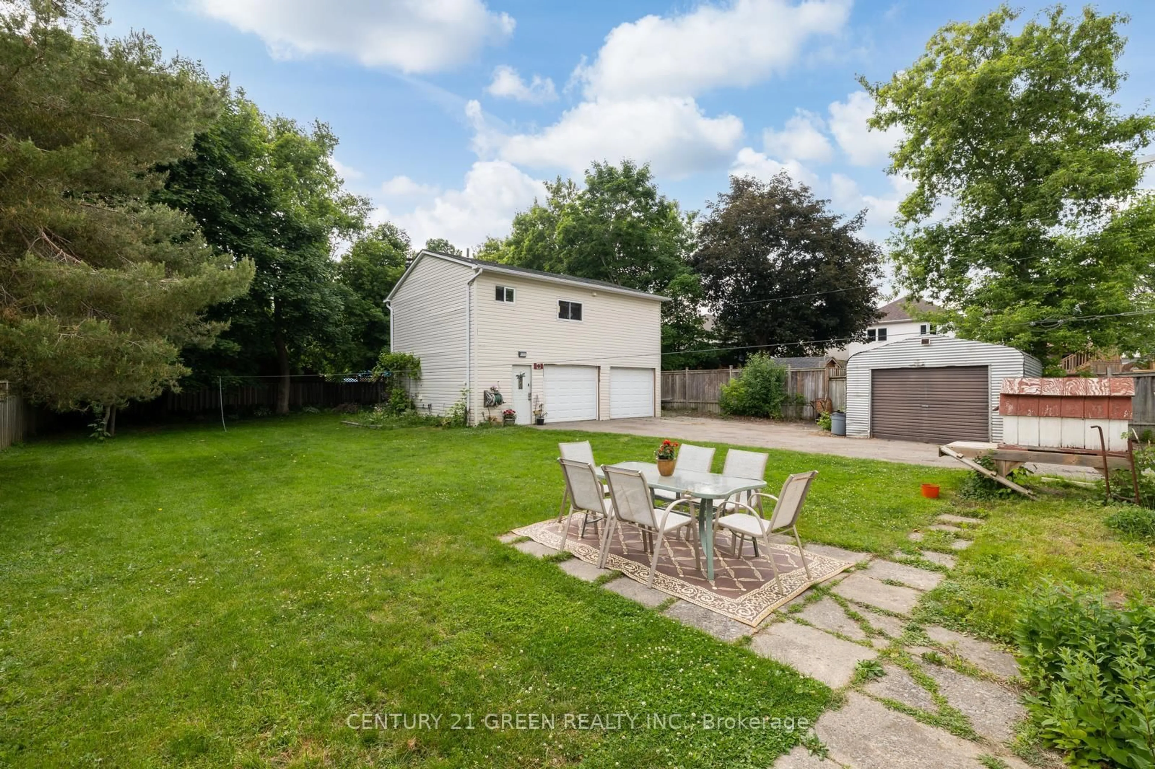 A pic from outside/outdoor area/front of a property/back of a property/a pic from drone, street for 3012 Courtice Rd, Clarington Ontario L1E 2H8