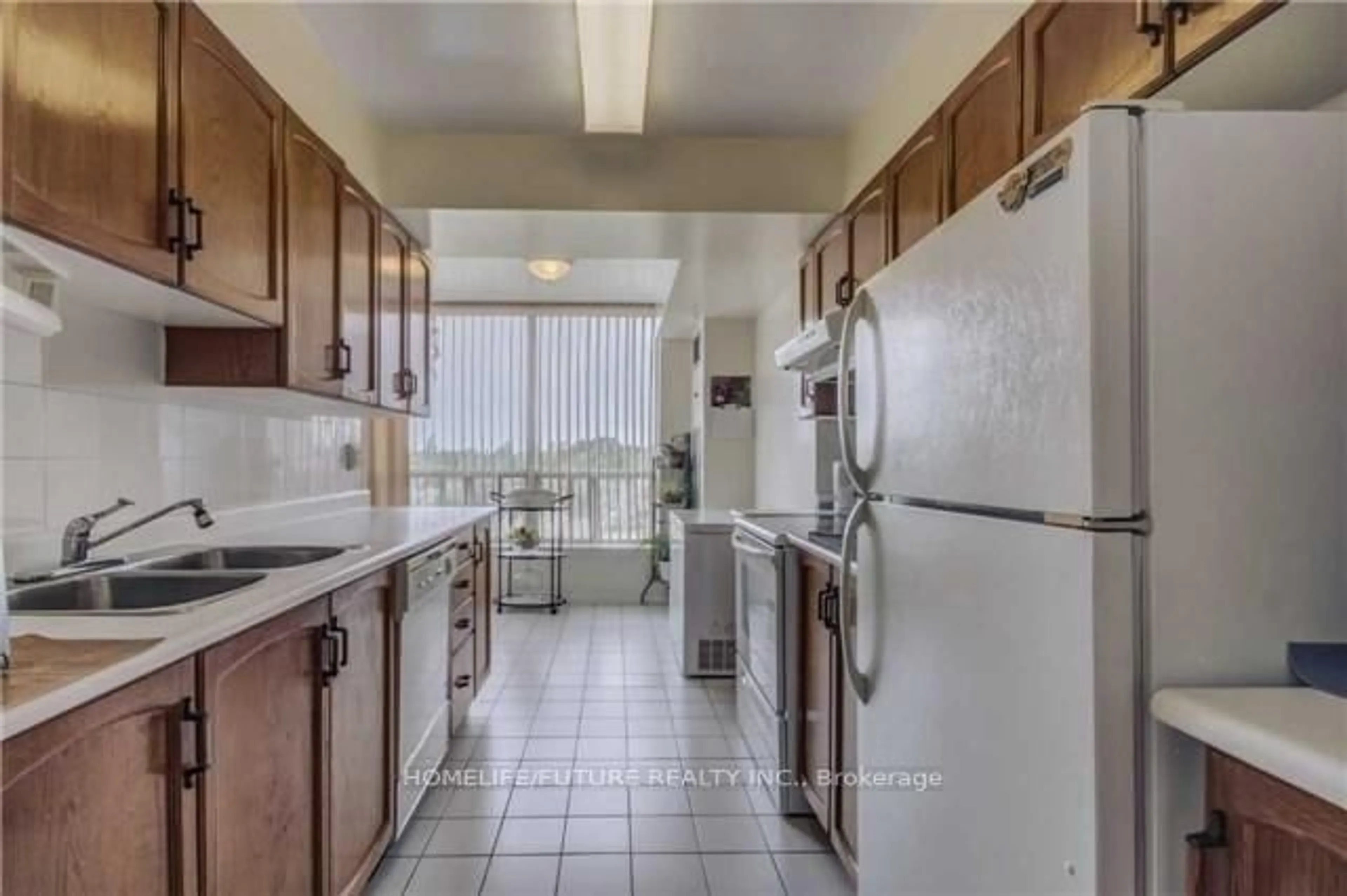 Standard kitchen, ceramic/tile floor for 480 Mclevin Ave #614, Toronto Ontario M1B 5N9