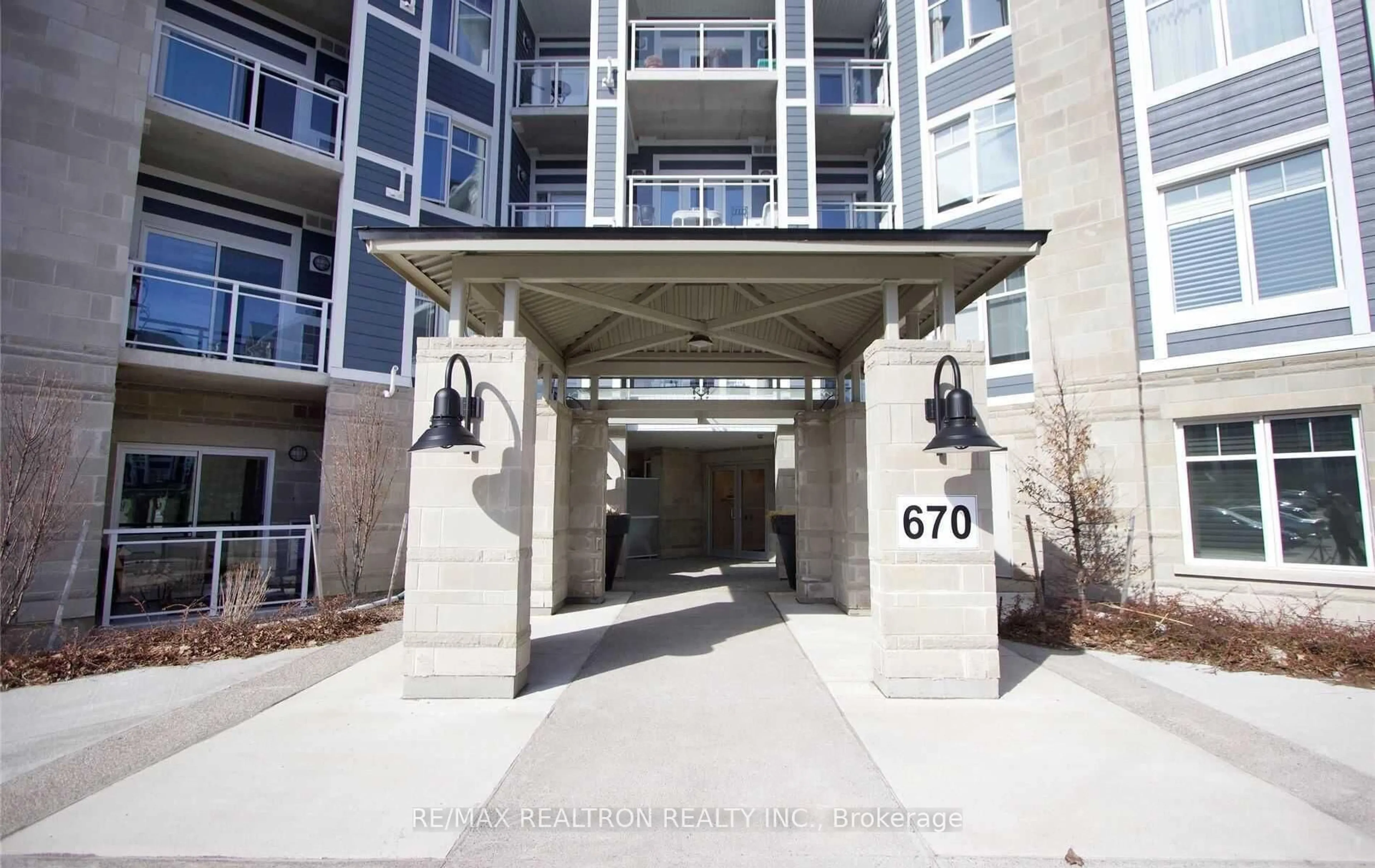 Indoor foyer for 670 Gordon St #413, Whitby Ontario L1N 0K9