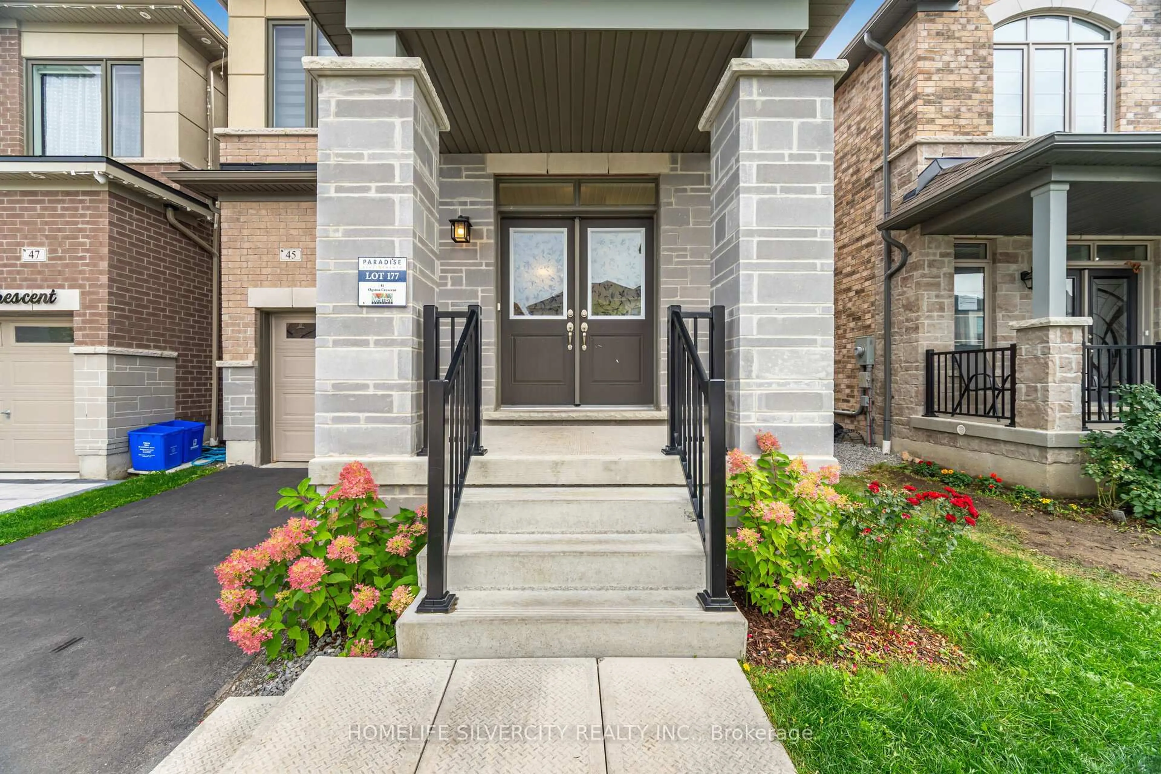 Indoor entryway for 45 Ogston Cres, Whitby Ontario L1P 0H2