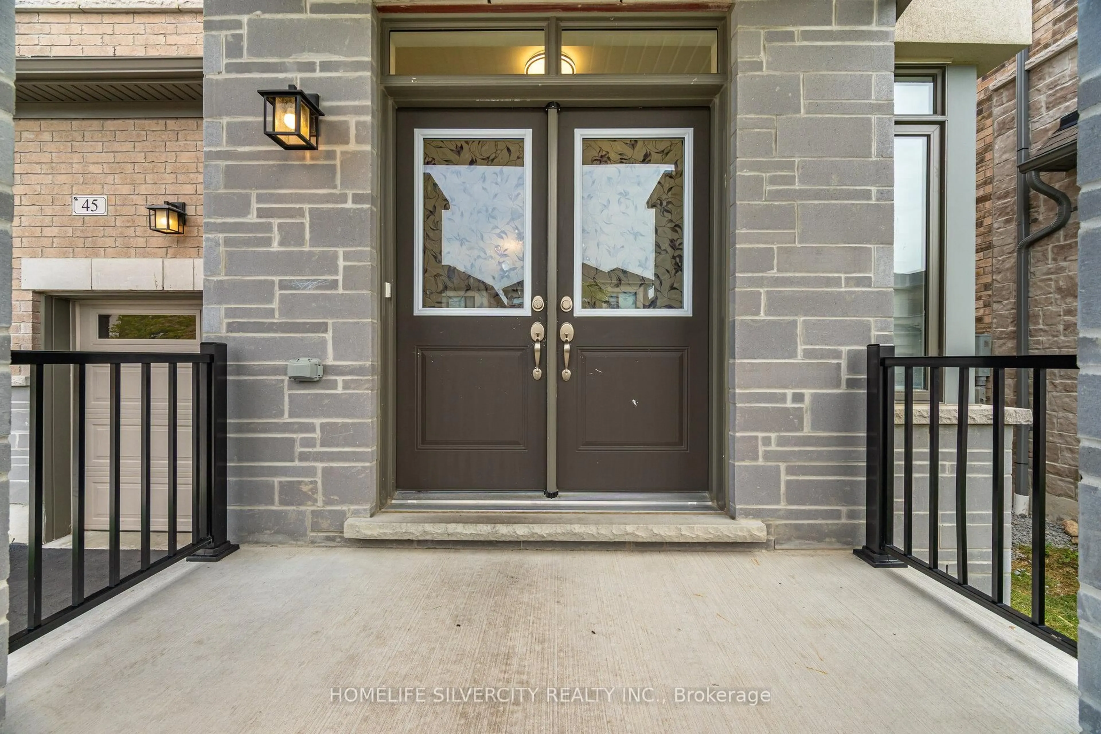 Indoor entryway for 45 Ogston Cres, Whitby Ontario L1P 0H2