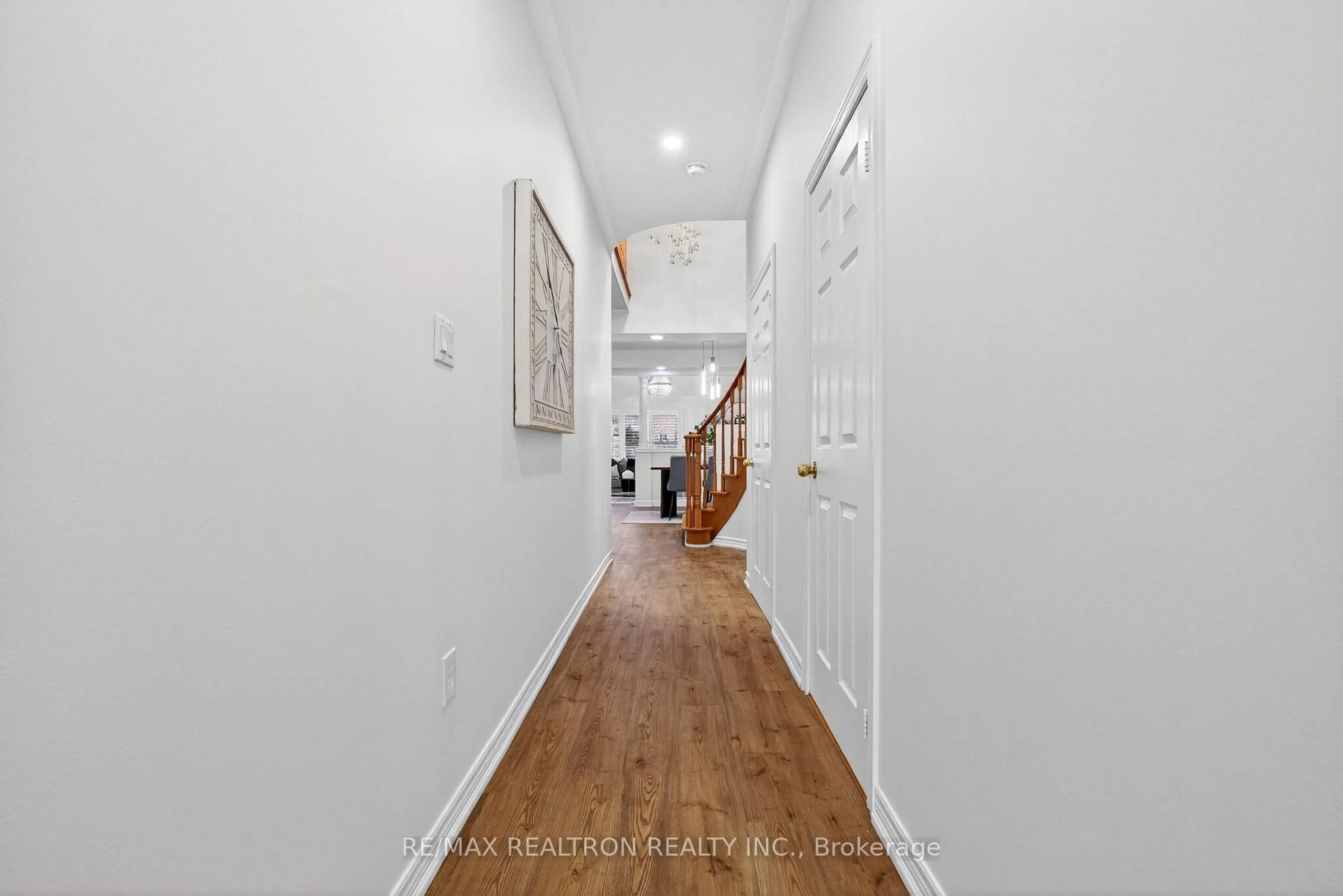 Indoor foyer for 162 Seasons Dr, Toronto Ontario M1X 2E3