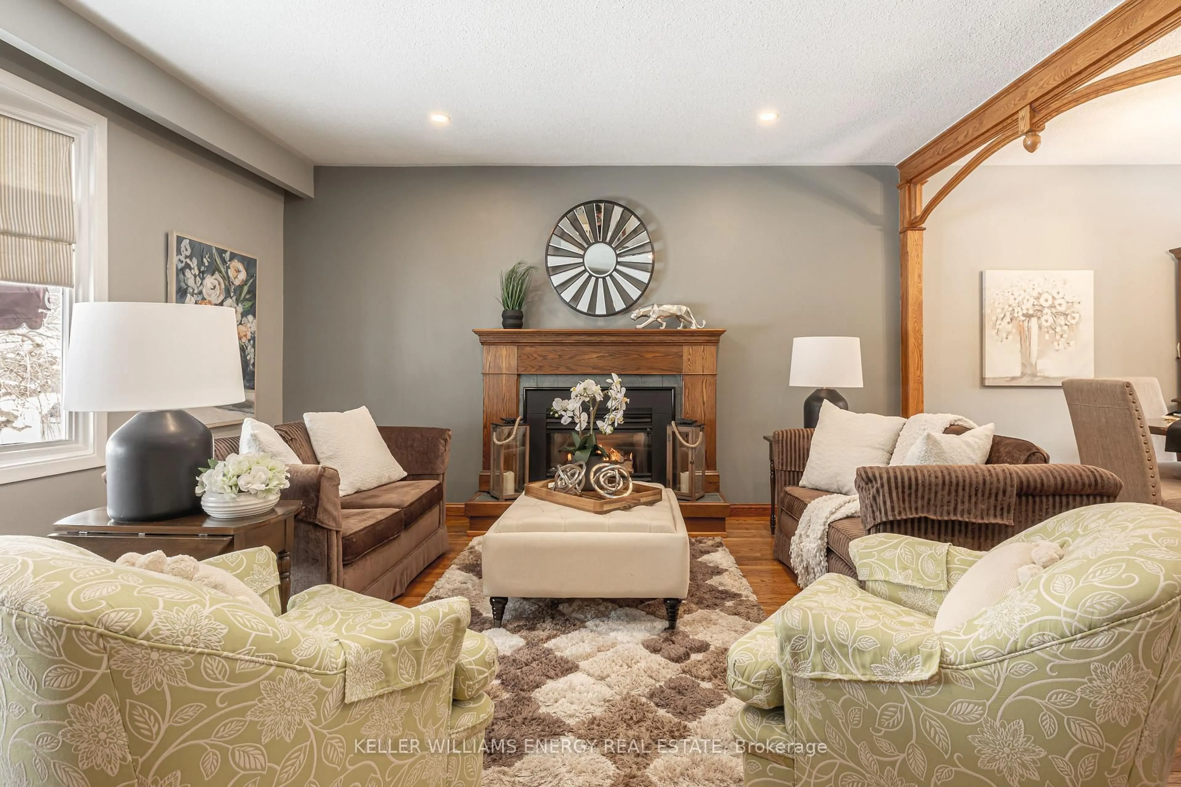 Living room with furniture, unknown for 327 Keewatin St, Oshawa Ontario L1H 6Z9