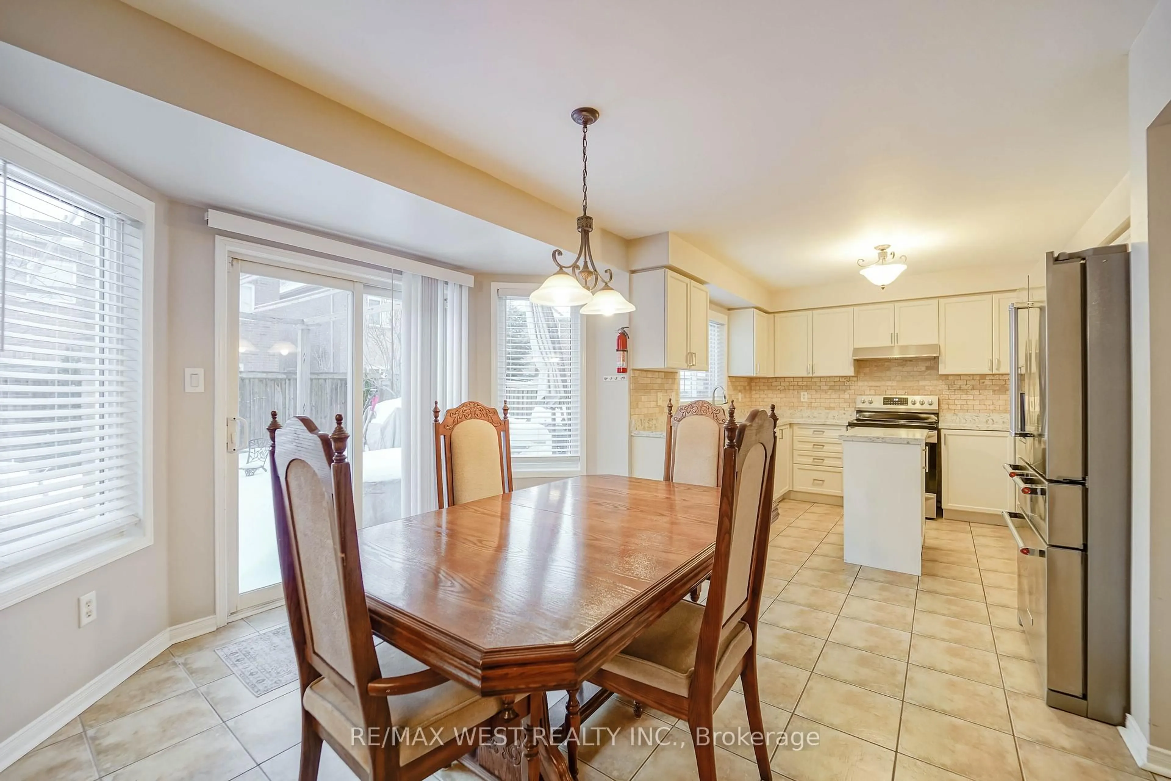 Dining room, ceramic/tile floor for 71 Dunwell Cres, Ajax Ontario L1T 0A7