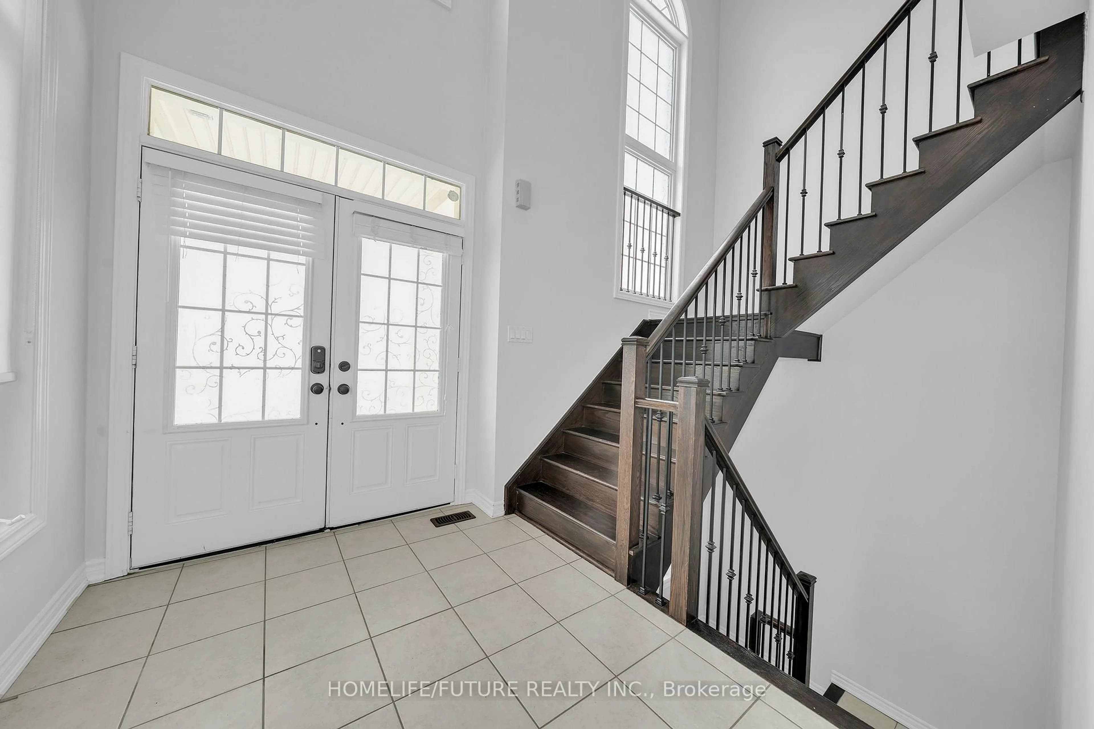 Indoor entryway for 44 Gillett Dr, Ajax Ontario L1Z 0N7