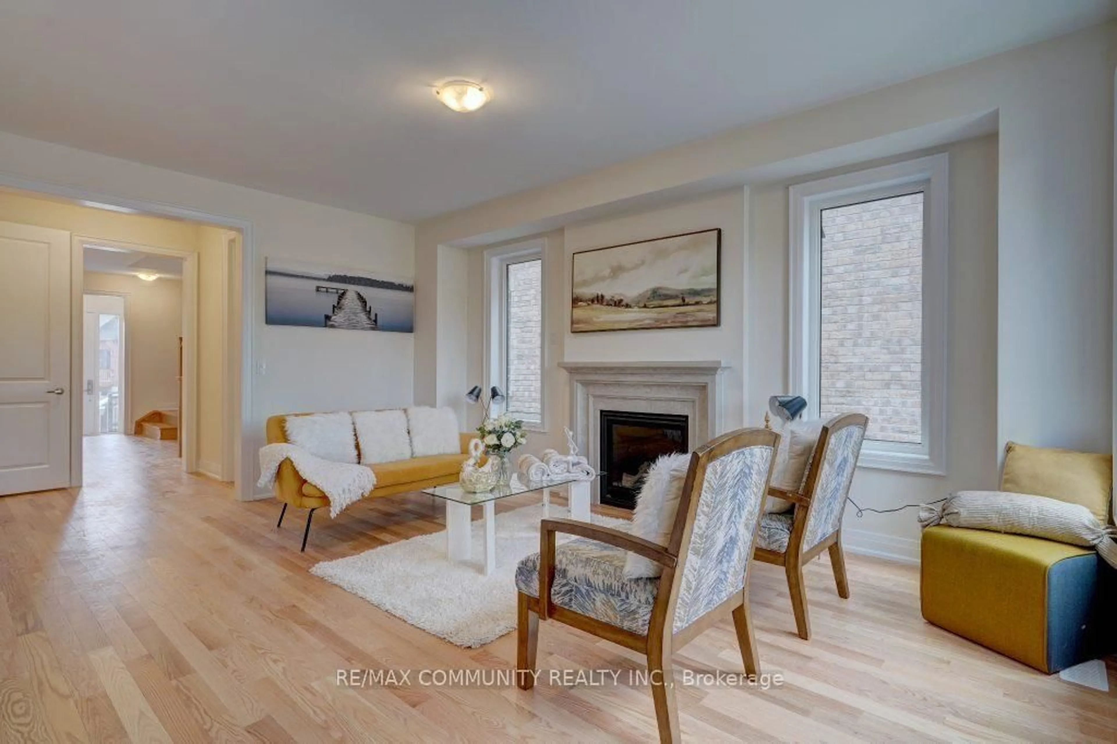 Living room with furniture, wood/laminate floor for 59 Hoad St, Clarington Ontario L1B 0W1