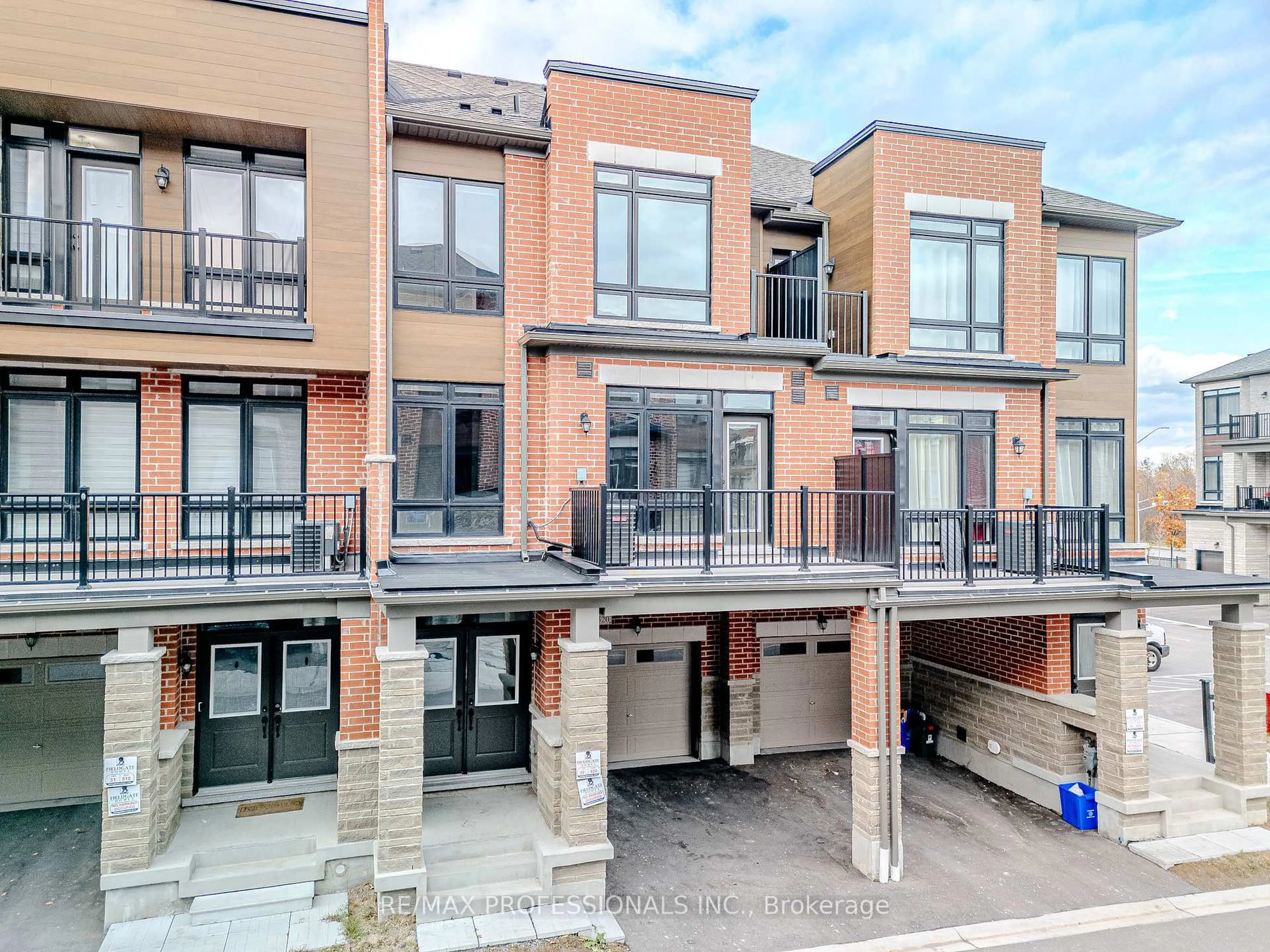 A pic from outside/outdoor area/front of a property/back of a property/a pic from drone, street for 520 Littlewood Lane, Ajax Ontario L1S 0H1