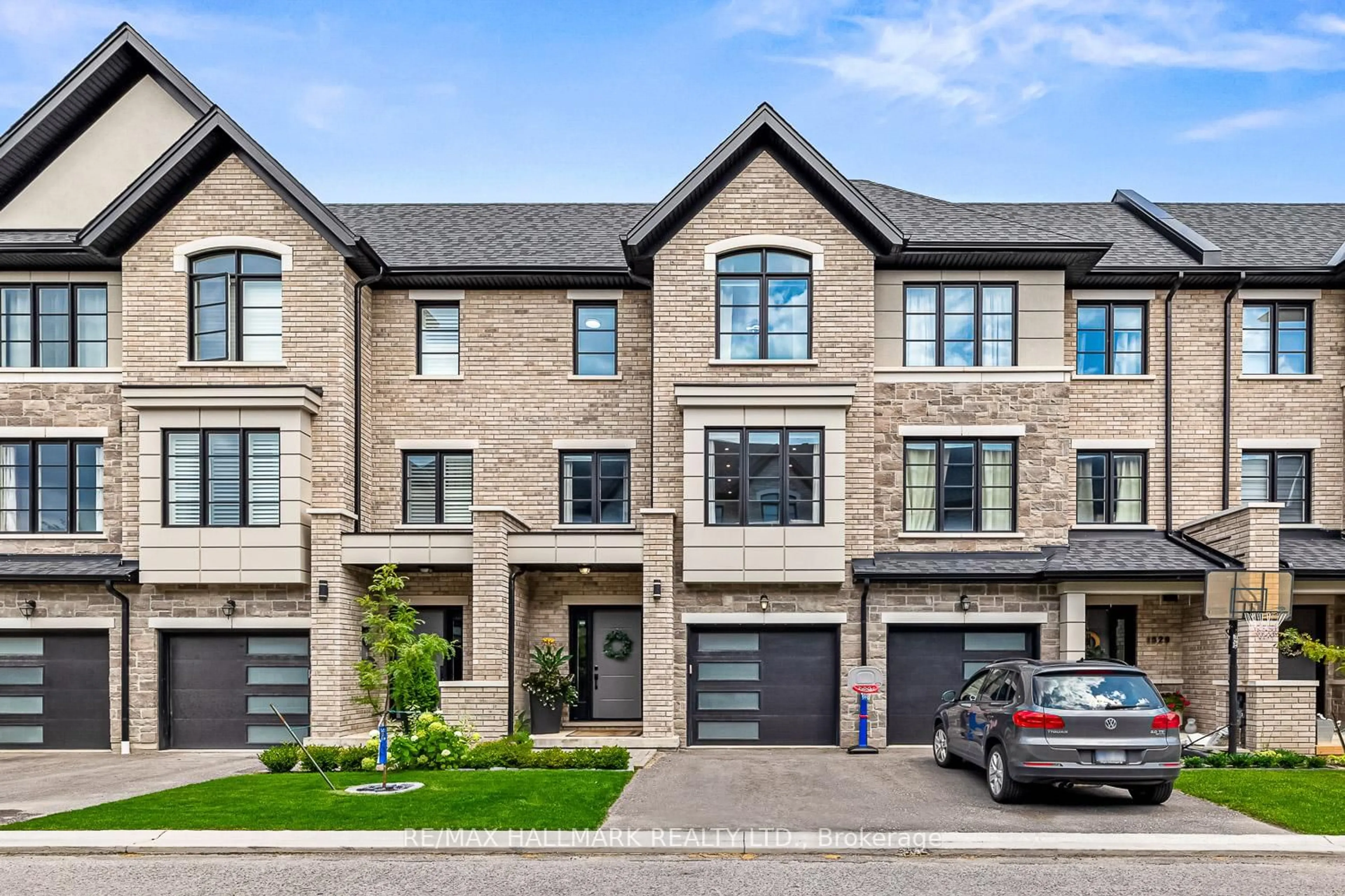 Home with brick exterior material, street for 1802 Stallion Chse, Pickering Ontario L1V 0E7