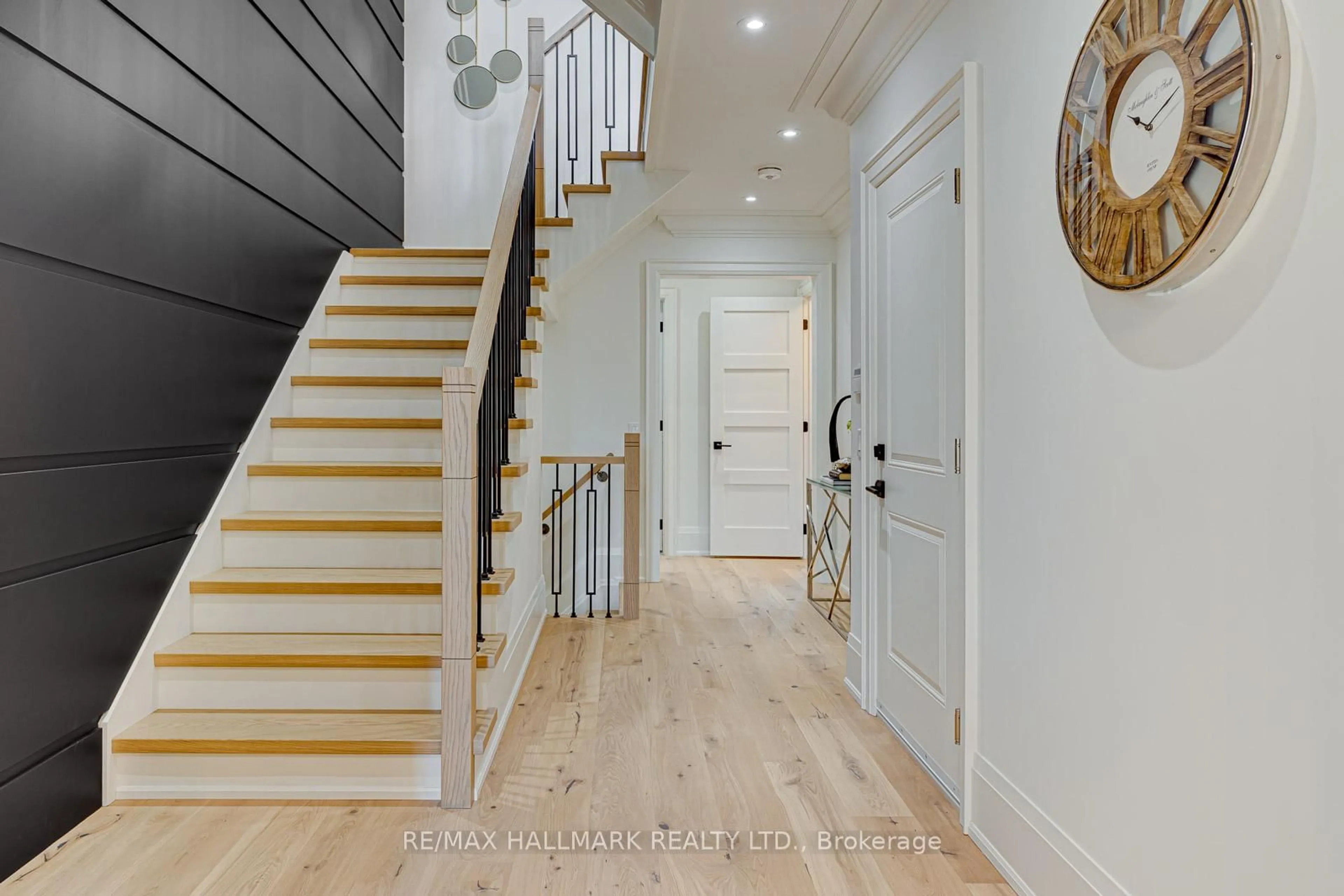 Indoor entryway for 1802 Stallion Chse, Pickering Ontario L1V 0E7