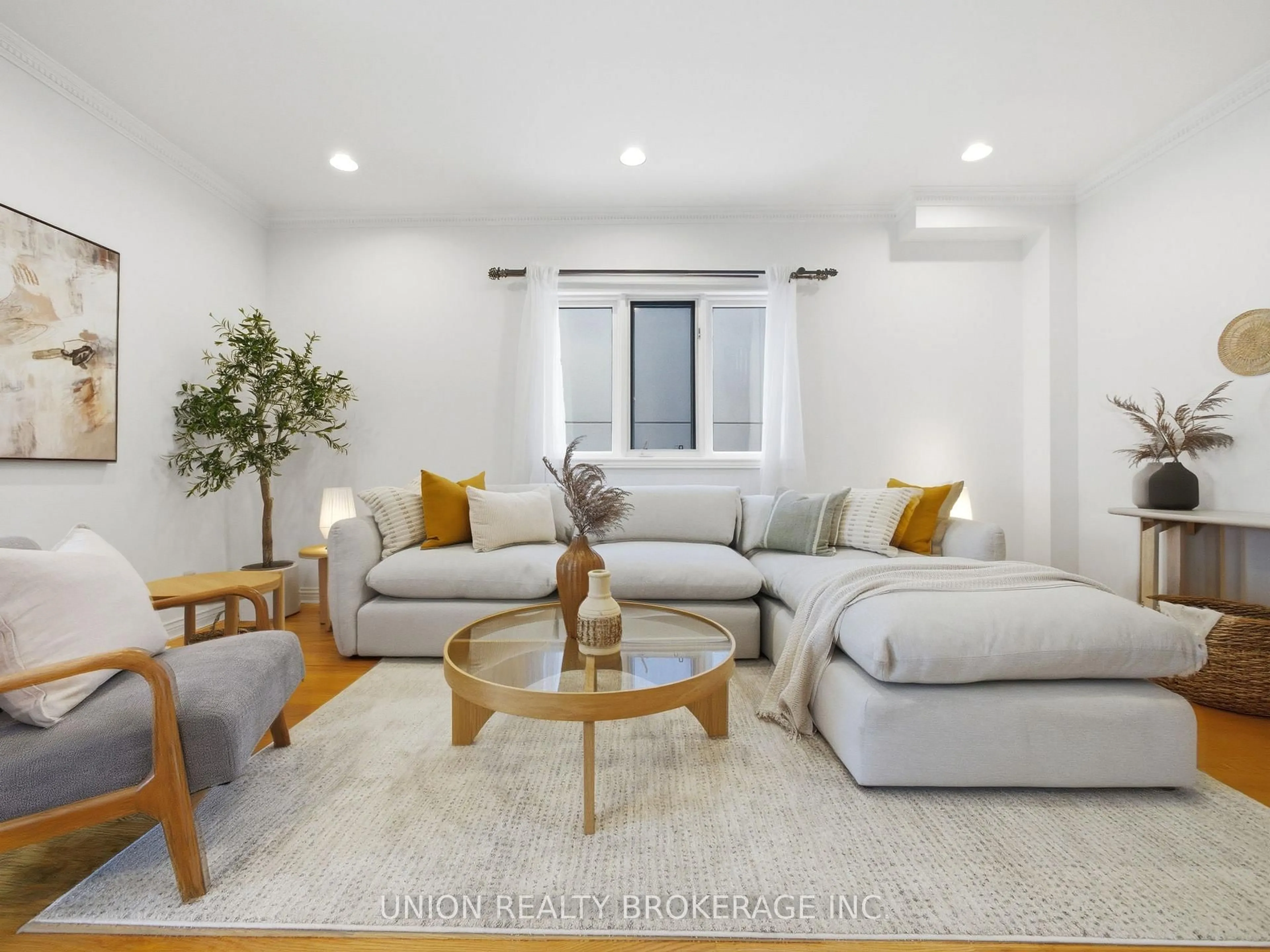 Living room with furniture, unknown for 69 Queensbury Ave, Toronto Ontario M1N 2X8