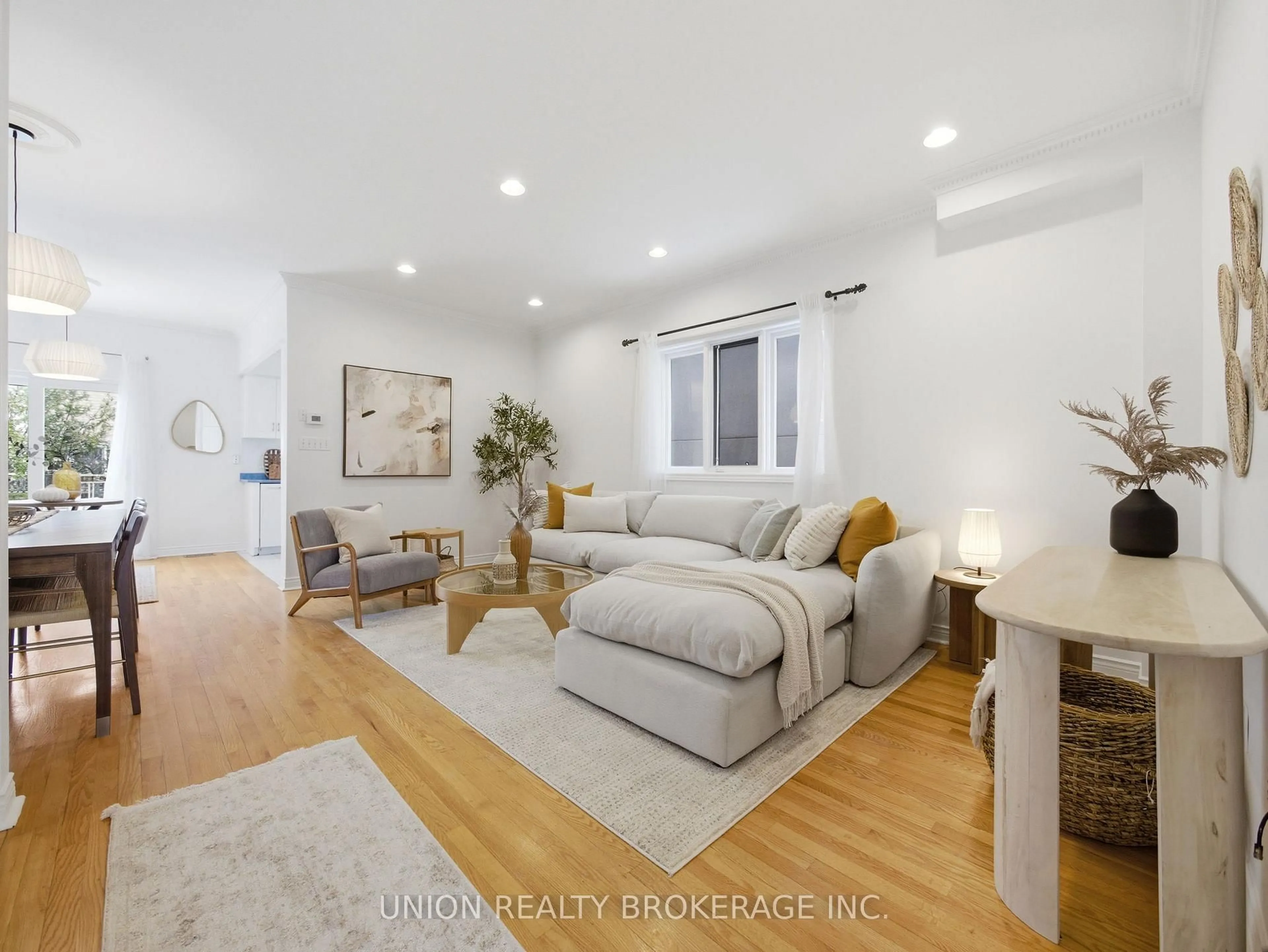 Living room with furniture, unknown for 69 Queensbury Ave, Toronto Ontario M1N 2X8