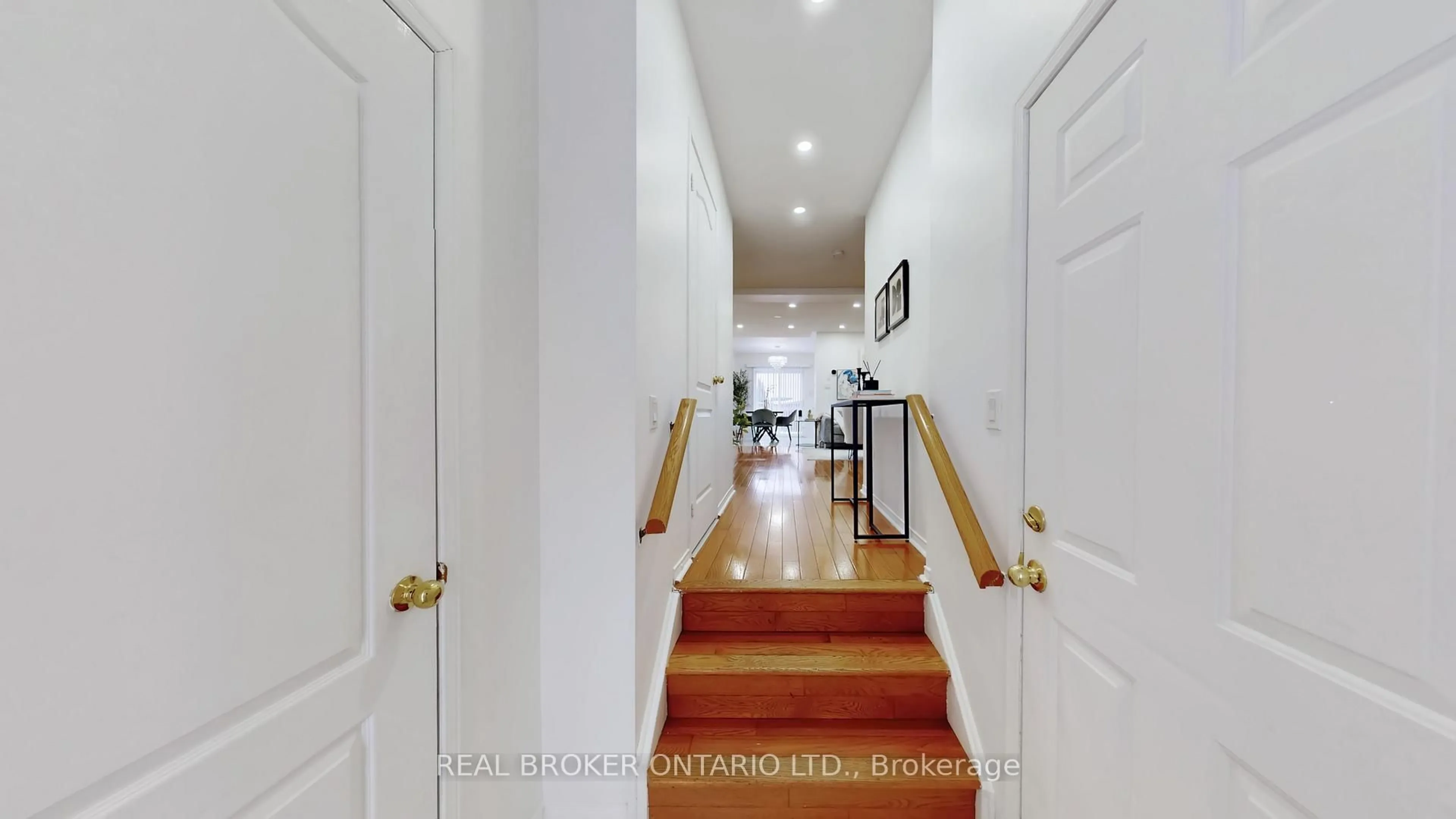 Indoor foyer for 51 Unsworth Cres, Ajax Ontario L1T 4X3