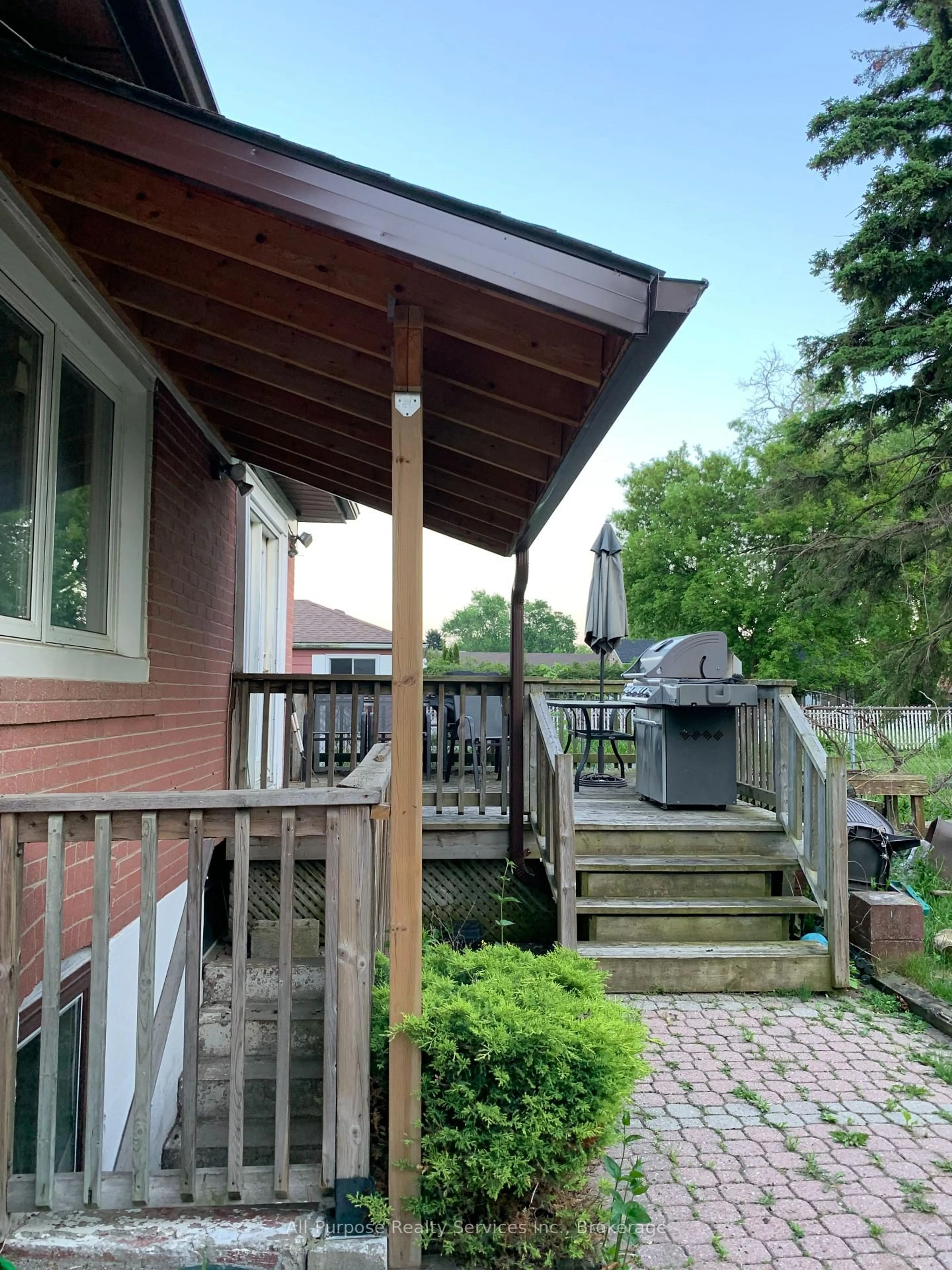 Patio, street for 92 Kitchener Rd, Toronto Ontario M1E 2X7