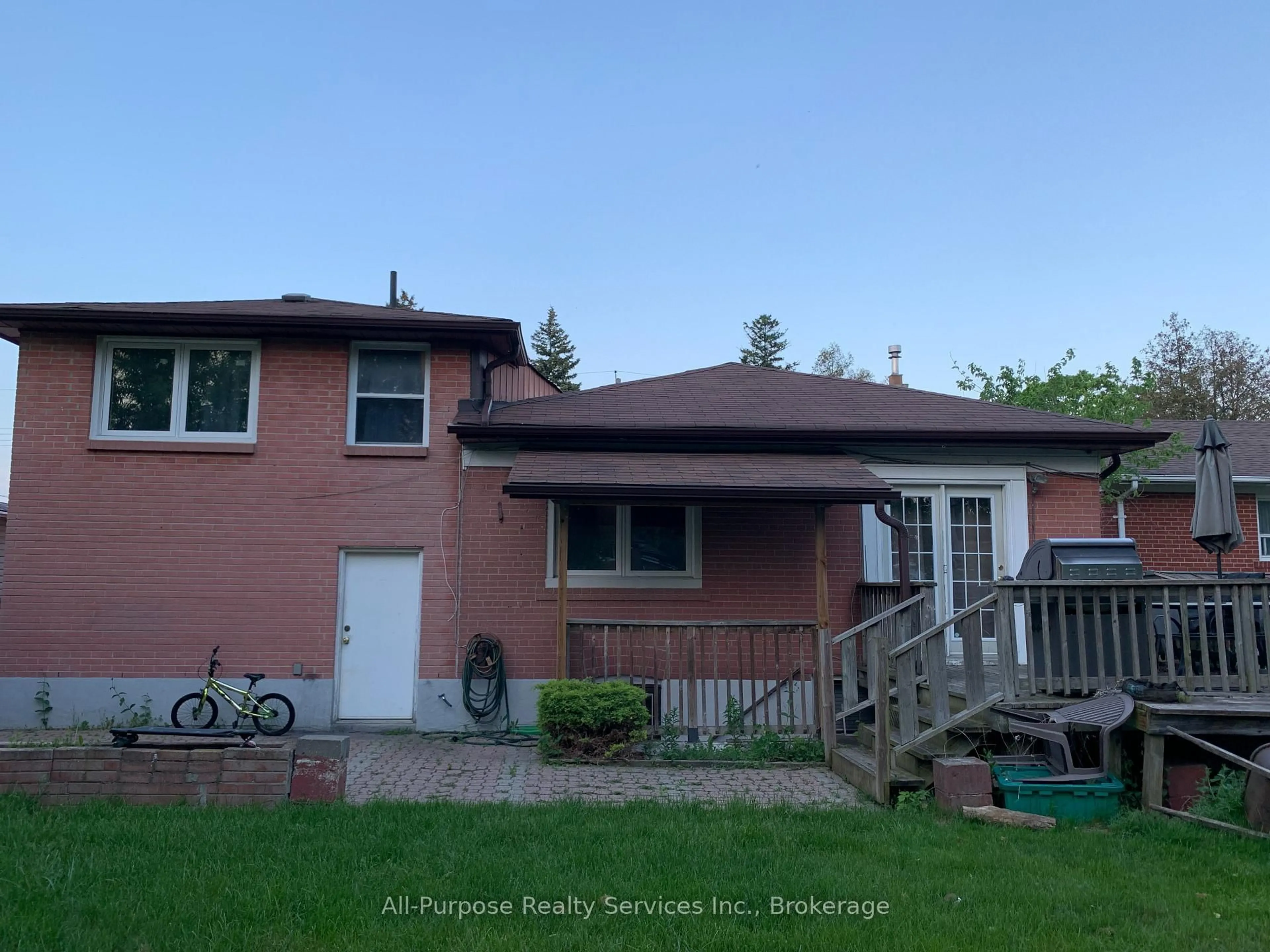 A pic from outside/outdoor area/front of a property/back of a property/a pic from drone, unknown for 92 Kitchener Rd, Toronto Ontario M1E 2X7