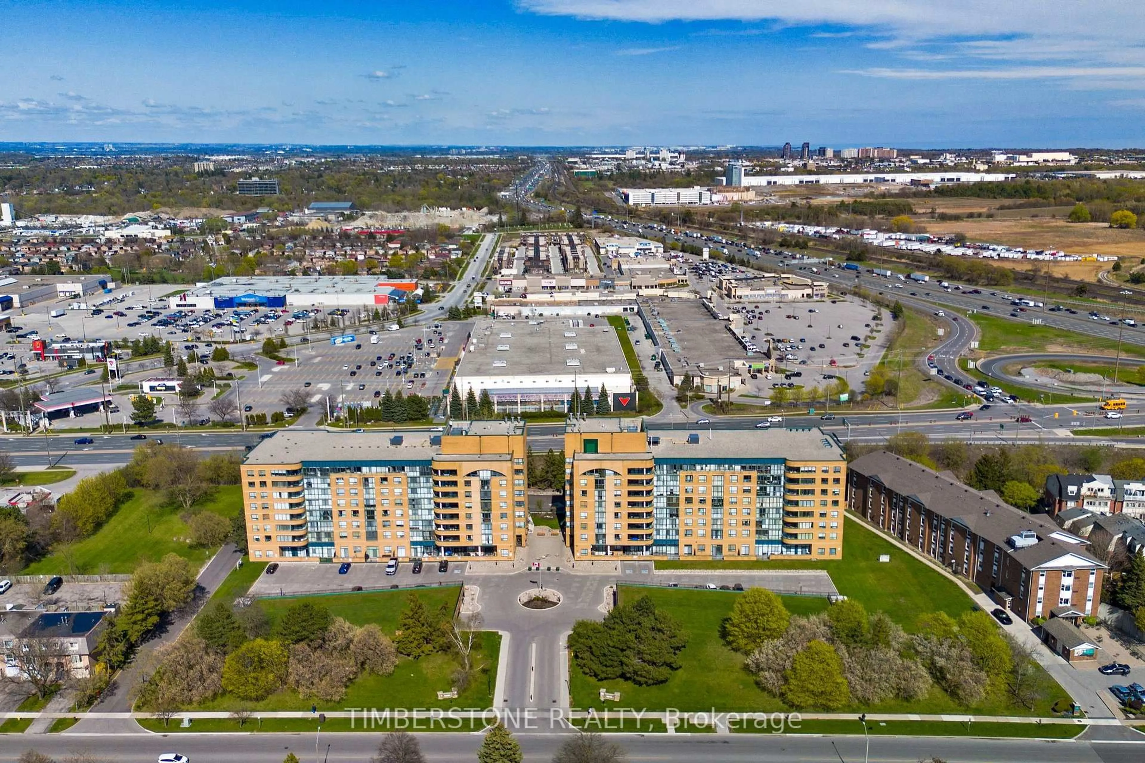 A pic from outside/outdoor area/front of a property/back of a property/a pic from drone, building for 1665 Pickering Pkwy #705, Pickering Ontario L1V 6L4