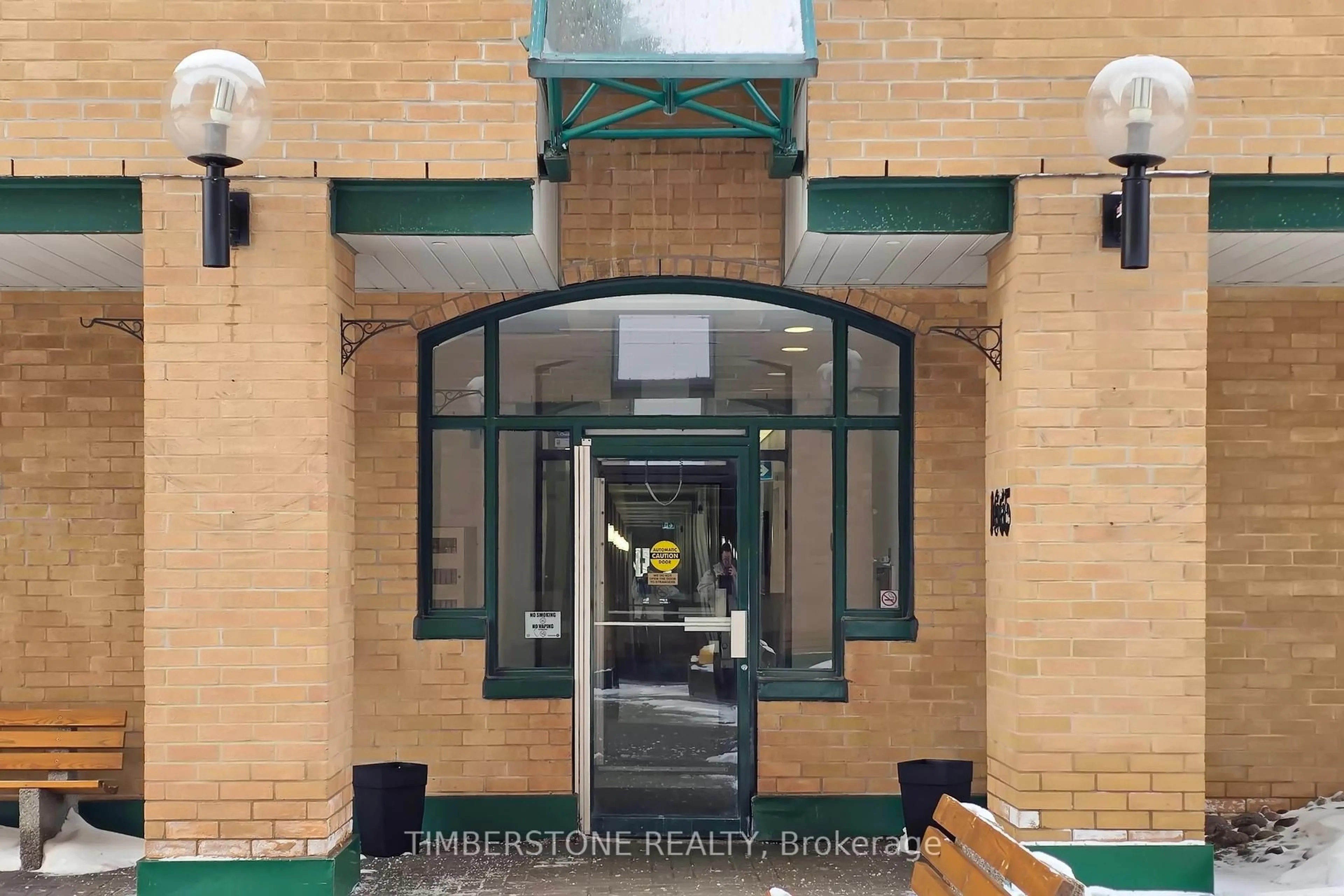 Indoor foyer for 1665 Pickering Pkwy #705, Pickering Ontario L1V 6L4