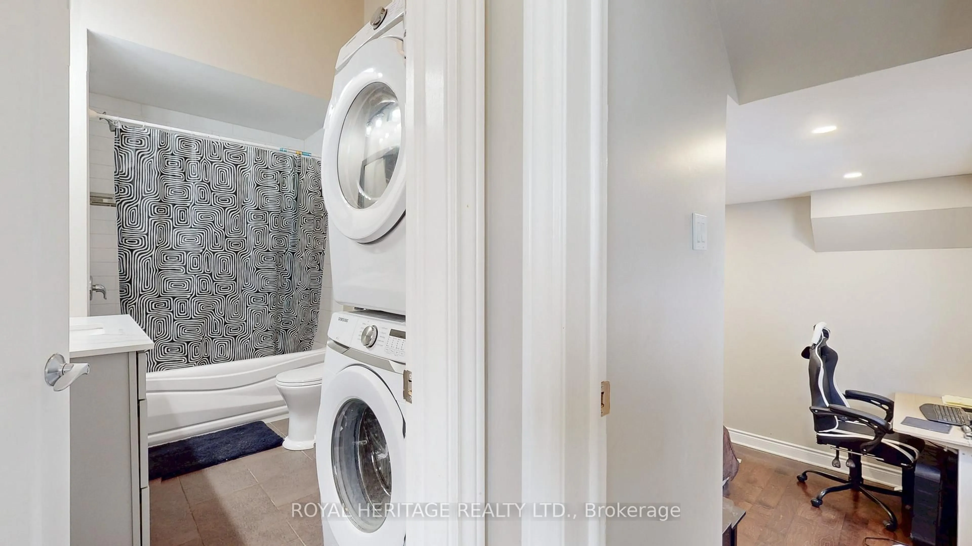 Laundry room for 100 Cromwell Ave, Oshawa Ontario L1J 4T6