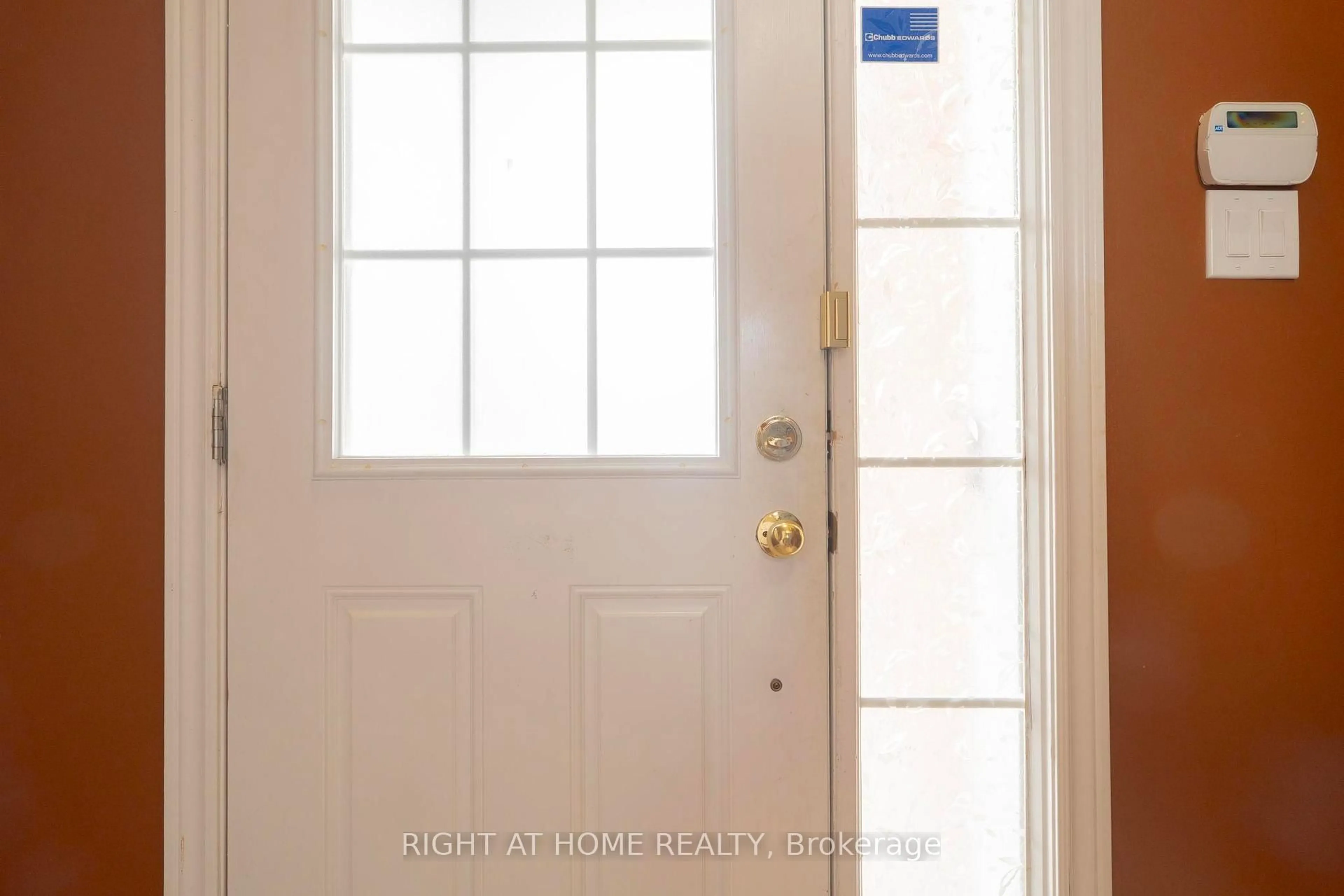 Indoor entryway for 23 Ignatius Lane, Toronto Ontario M1E 2M8