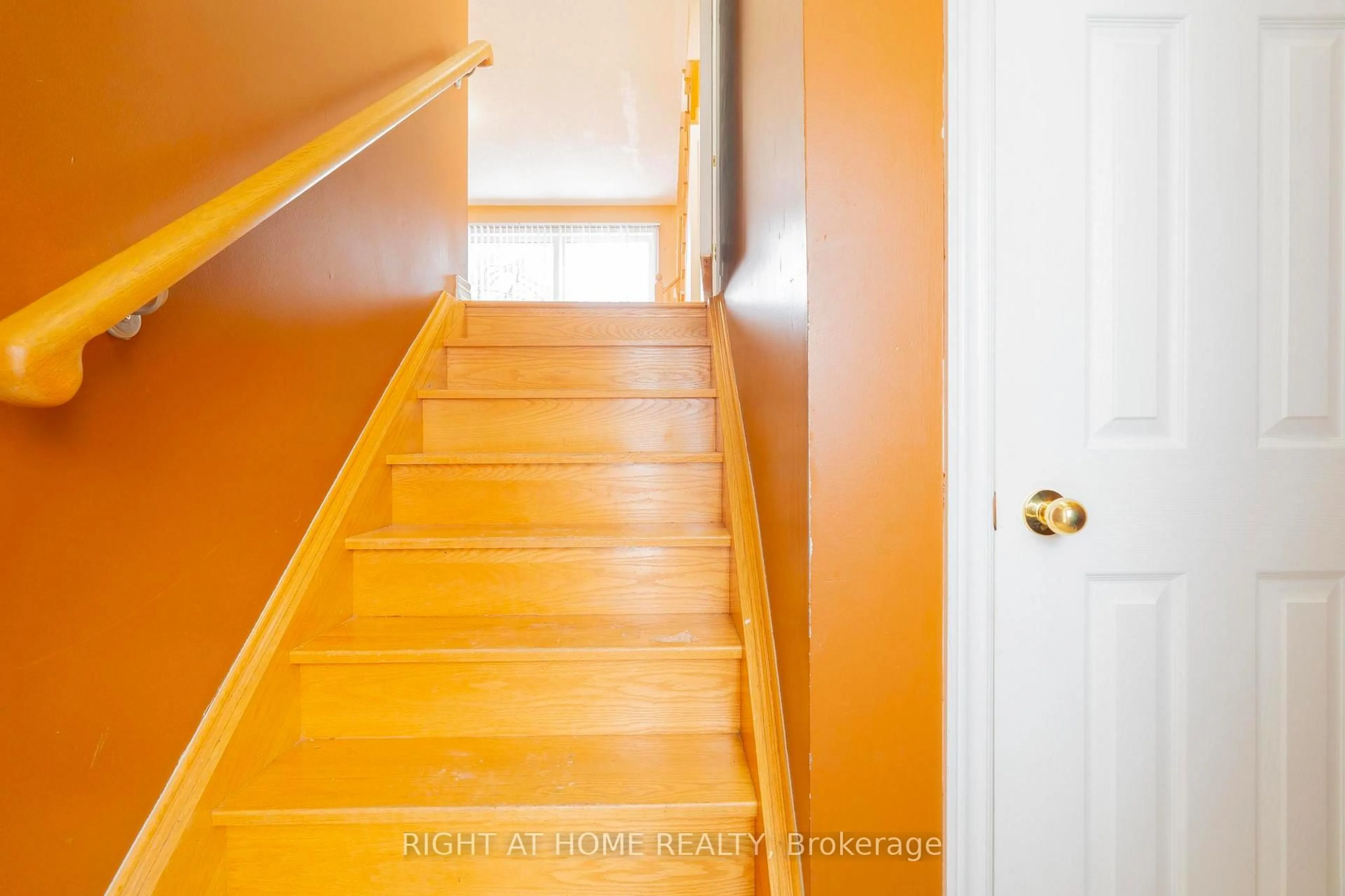 Stairs for 23 Ignatius Lane, Toronto Ontario M1E 2M8