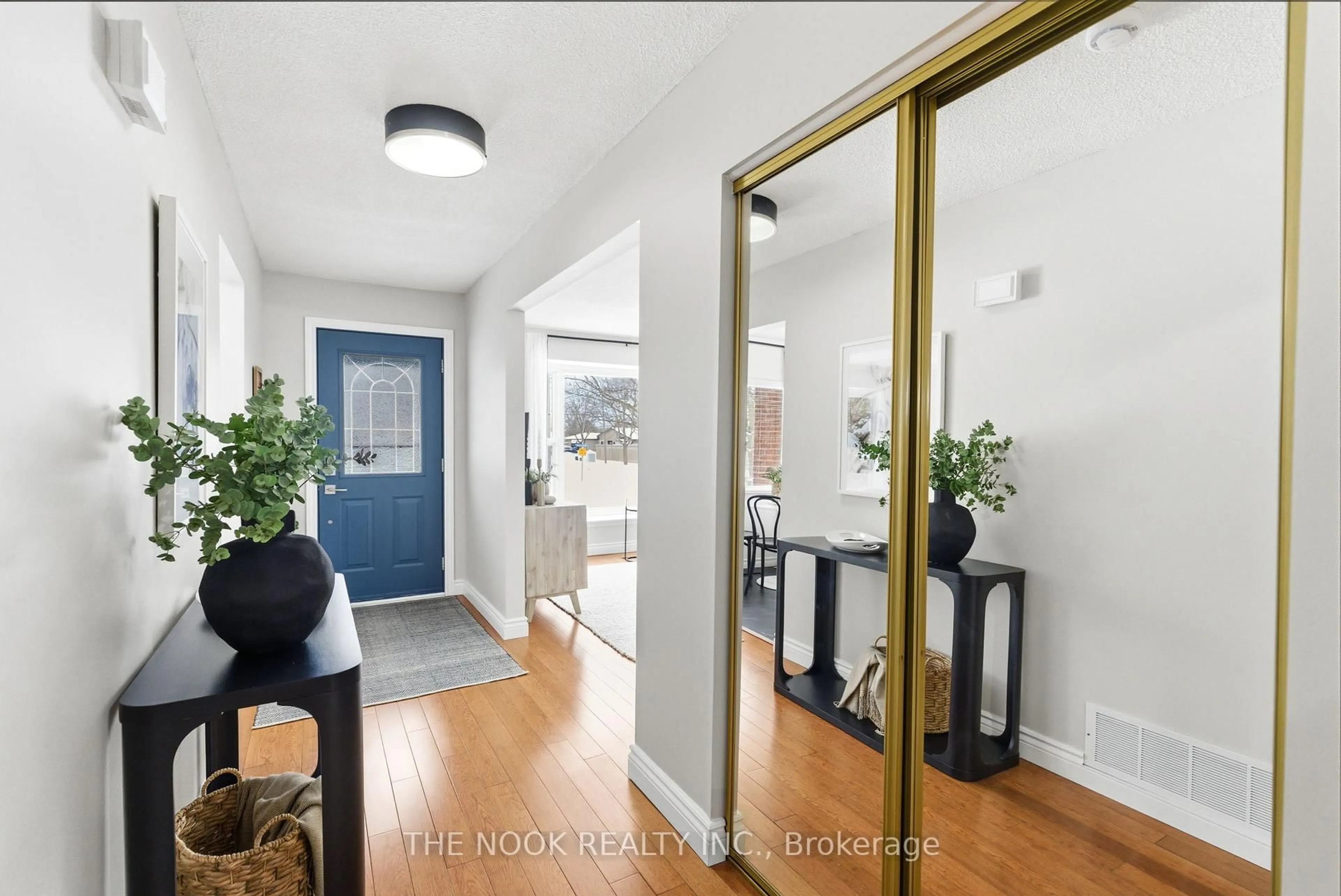 Indoor entryway for 523 Cherryhill St, Oshawa Ontario L1H 7S1