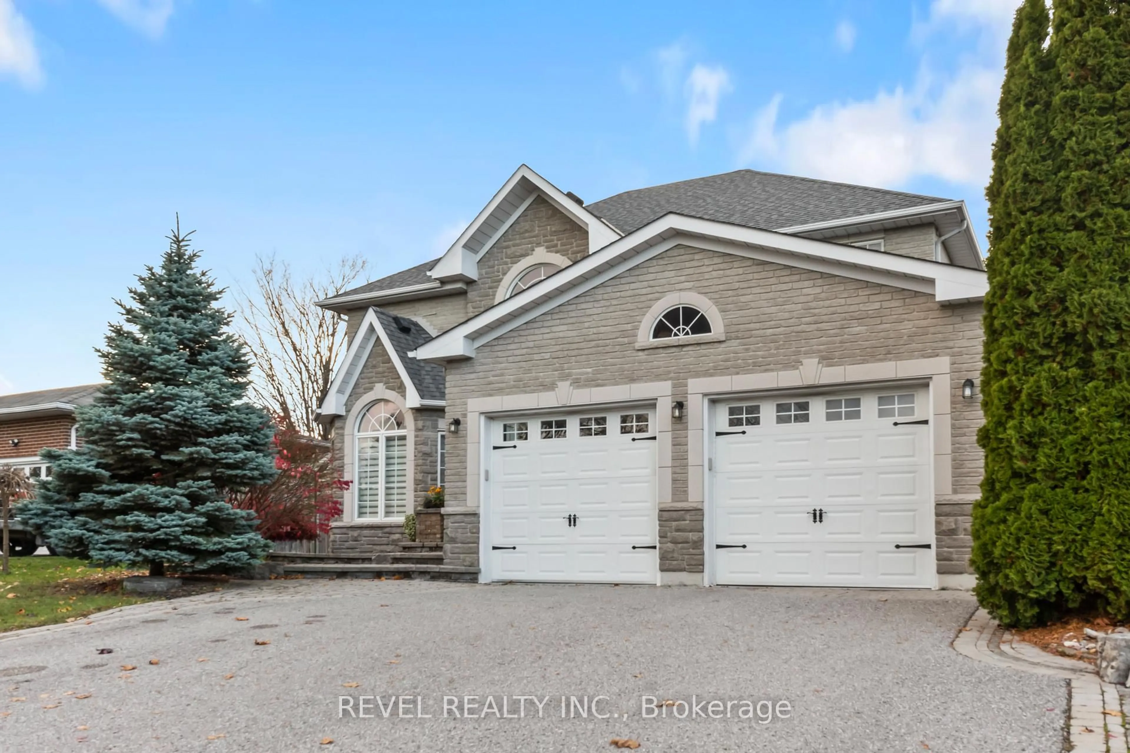 Home with brick exterior material, street for 70 Applewood Cres, Whitby Ontario L1N 2E6