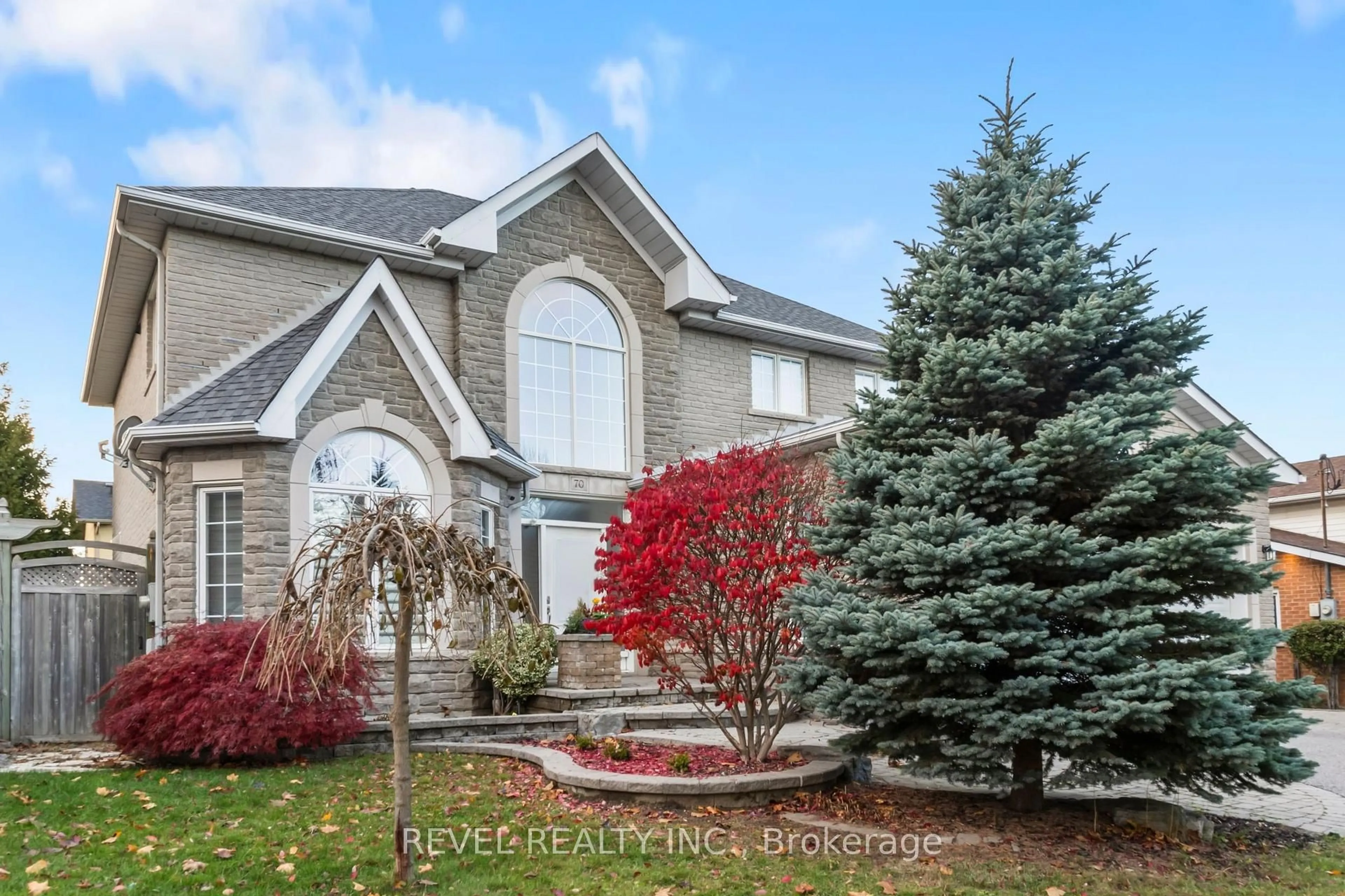 Home with brick exterior material, street for 70 Applewood Cres, Whitby Ontario L1N 2E6