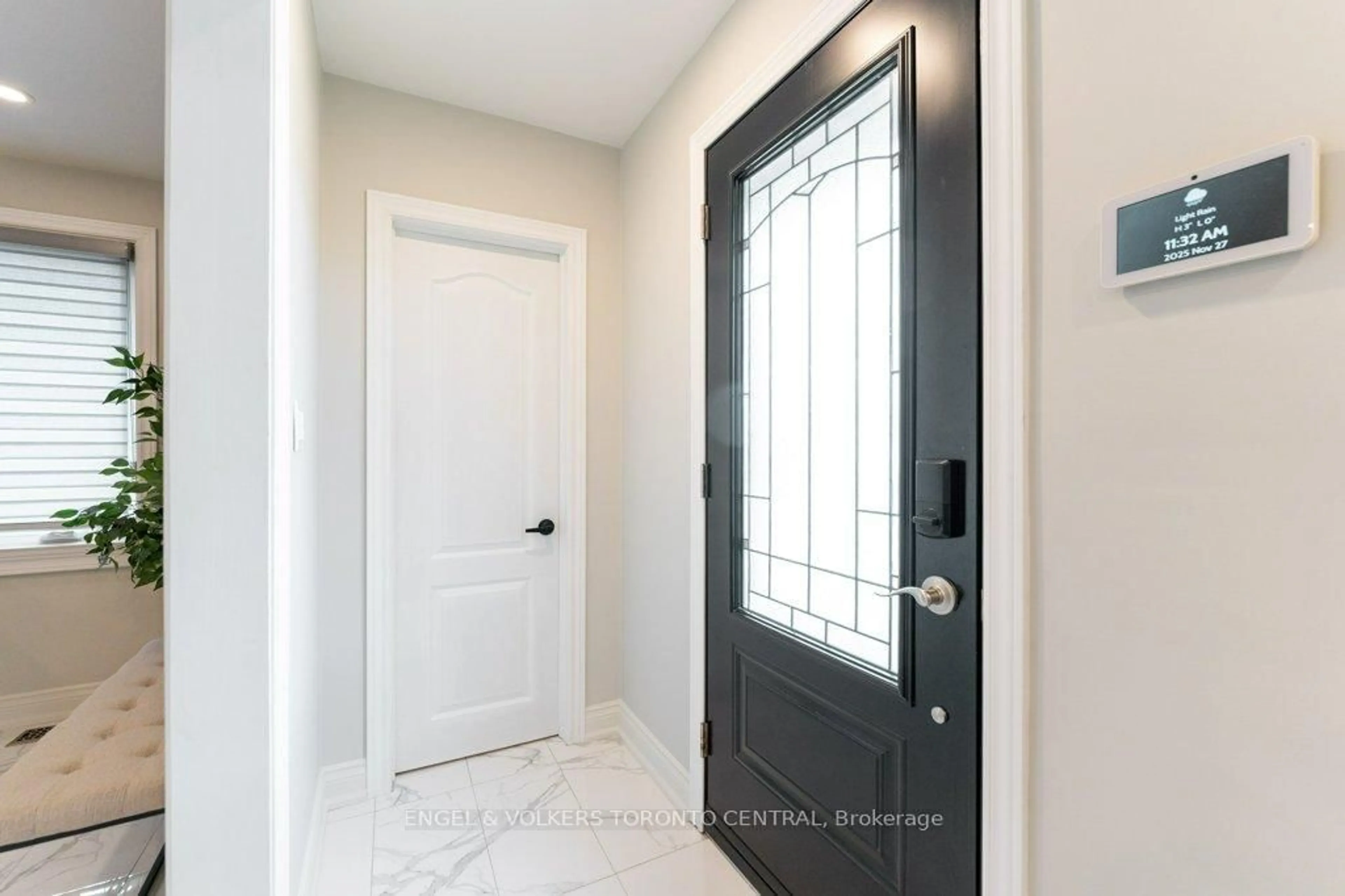 Indoor entryway for 767 Phillip Murray Ave, Oshawa Ontario L1J 1J2