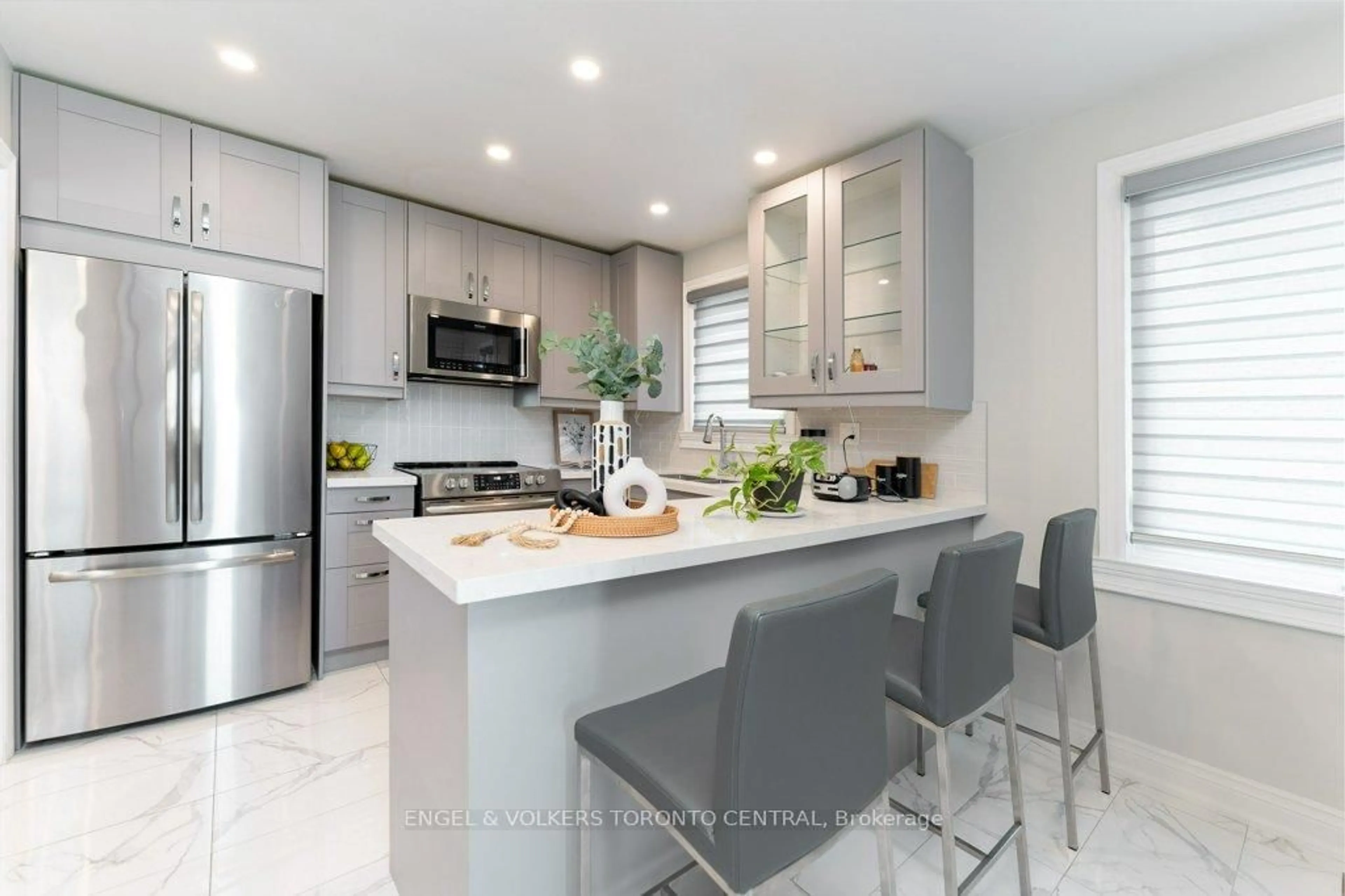 Open concept kitchen, ceramic/tile floor for 767 Phillip Murray Ave, Oshawa Ontario L1J 1J2