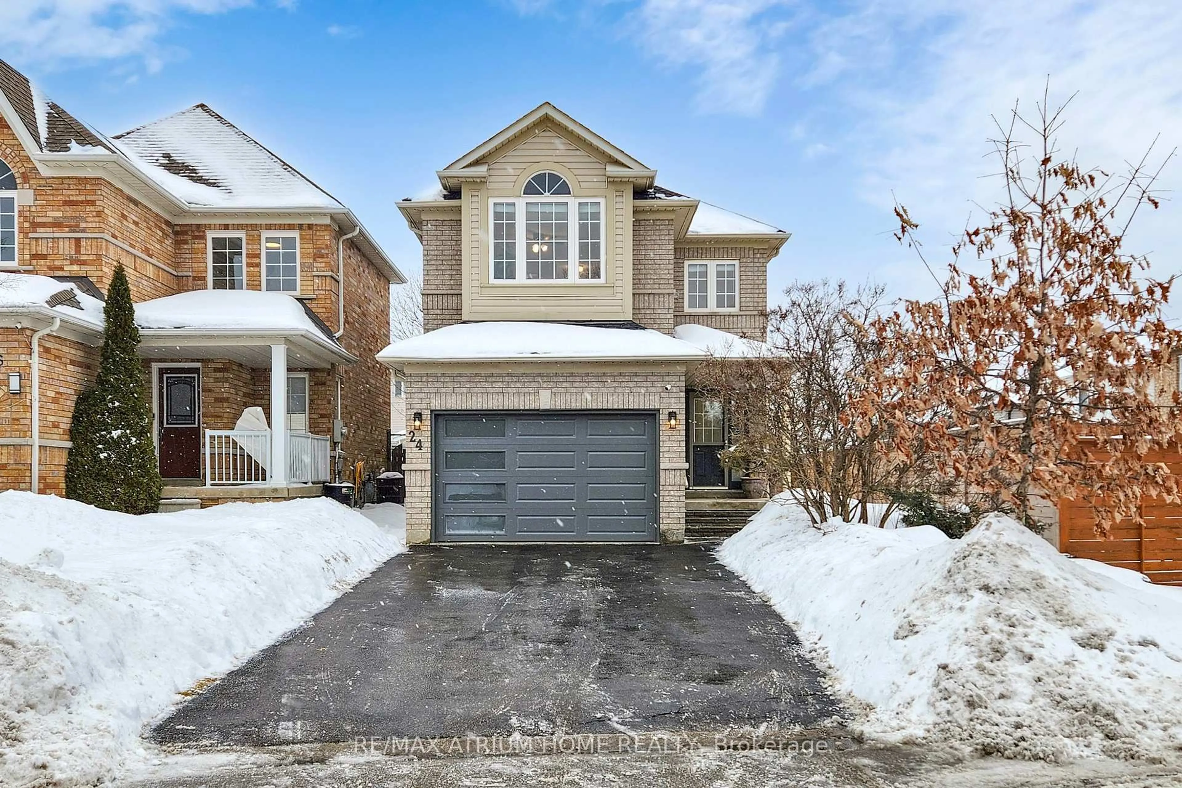 Home with brick exterior material, street for 24 Castle Green Dr, Whitby Ontario L1R 2P9