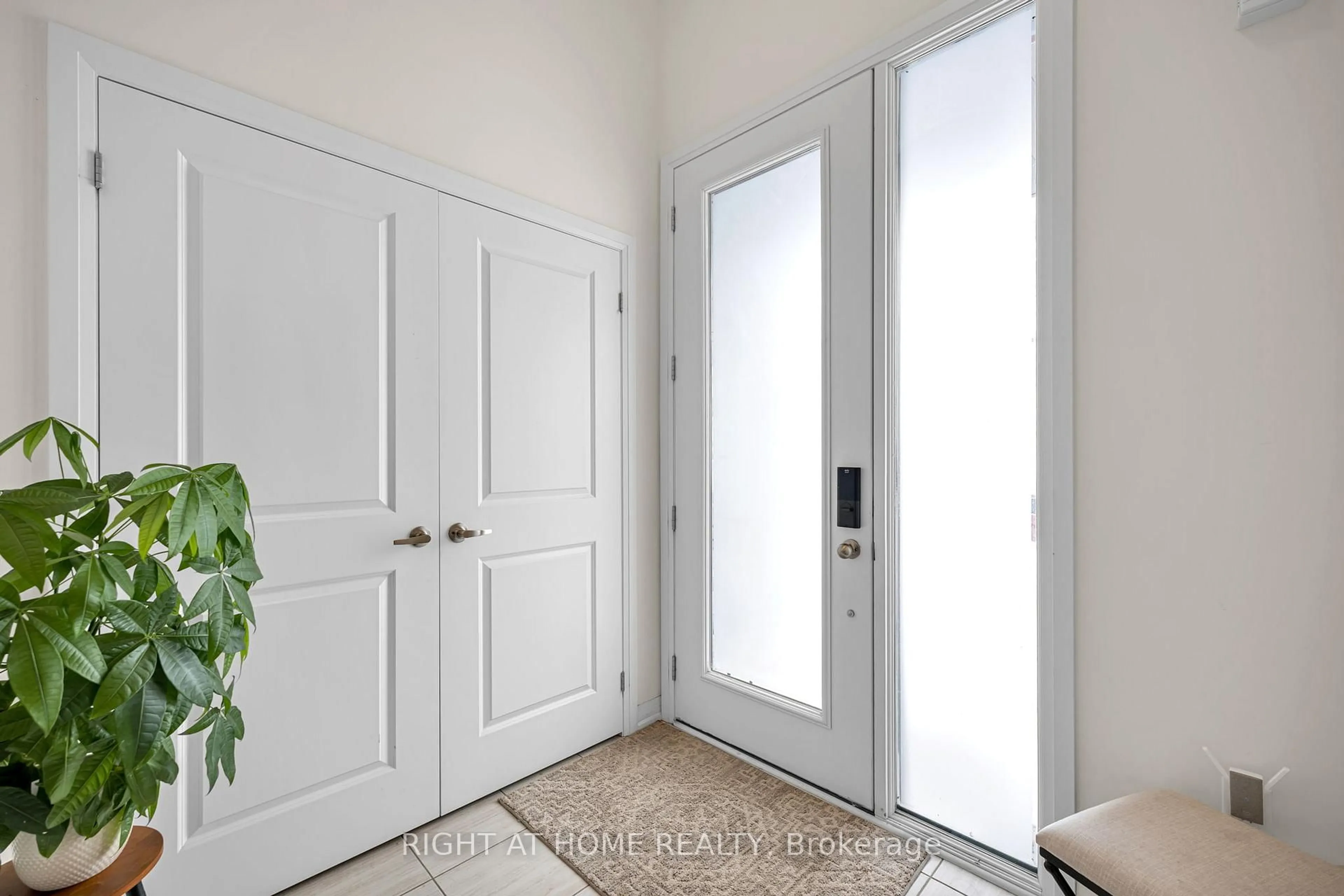 Indoor entryway for 132 Ogston Cres, Whitby Ontario L1P 0H3