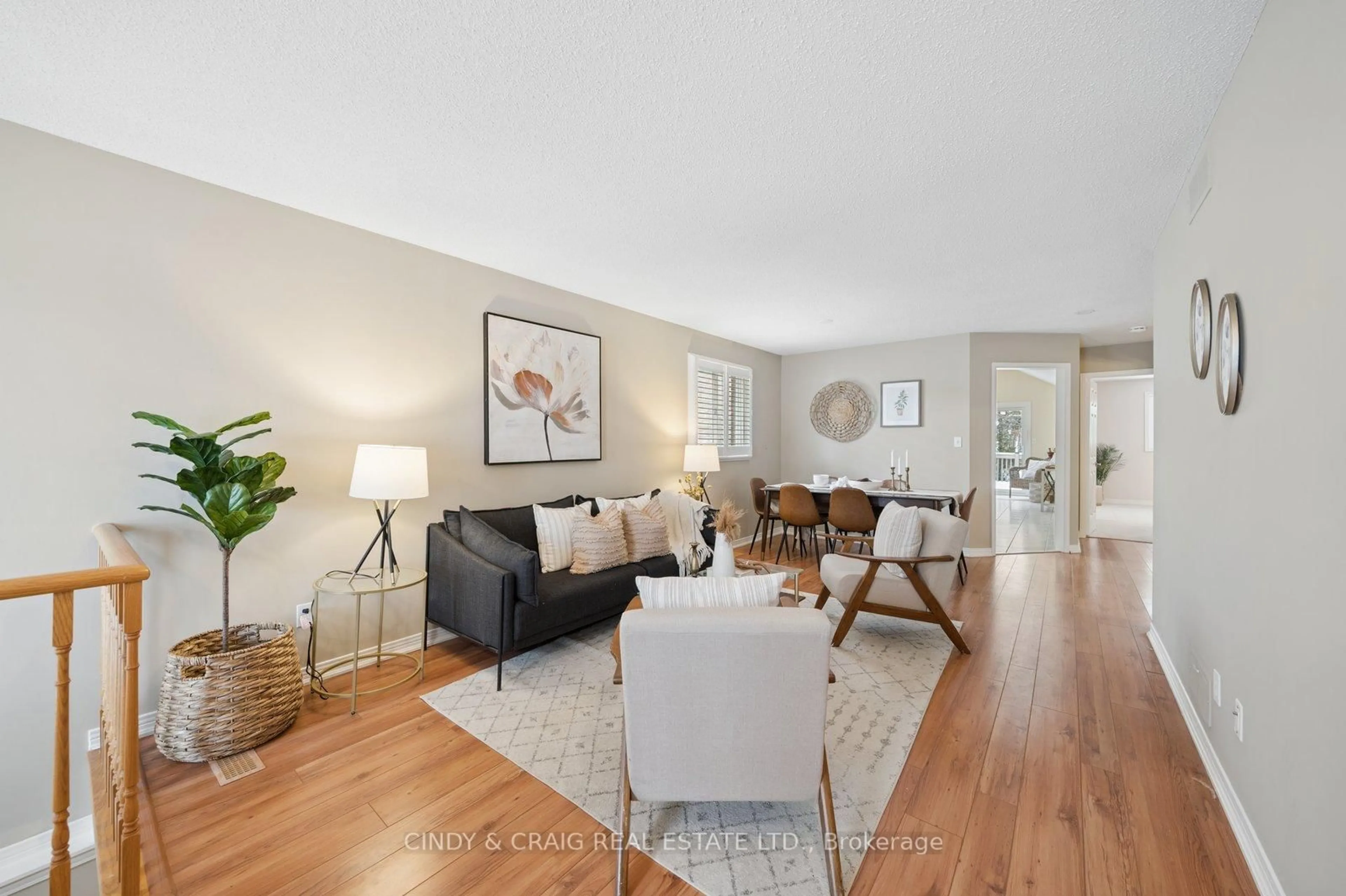 Living room with furniture, unknown for 318 Sandringham Dr, Clarington Ontario L1E 3A7