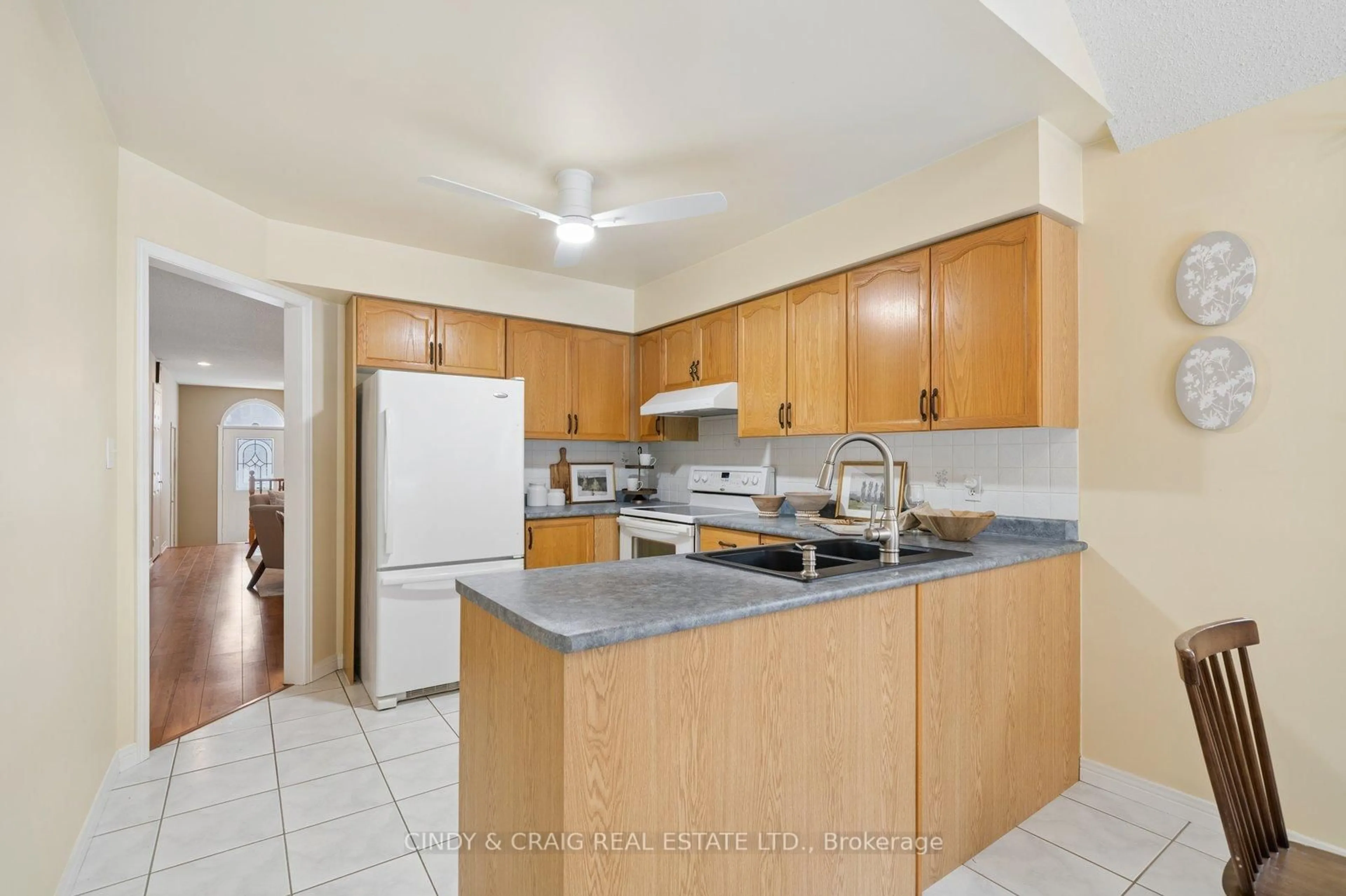 Standard kitchen, unknown for 318 Sandringham Dr, Clarington Ontario L1E 3A7