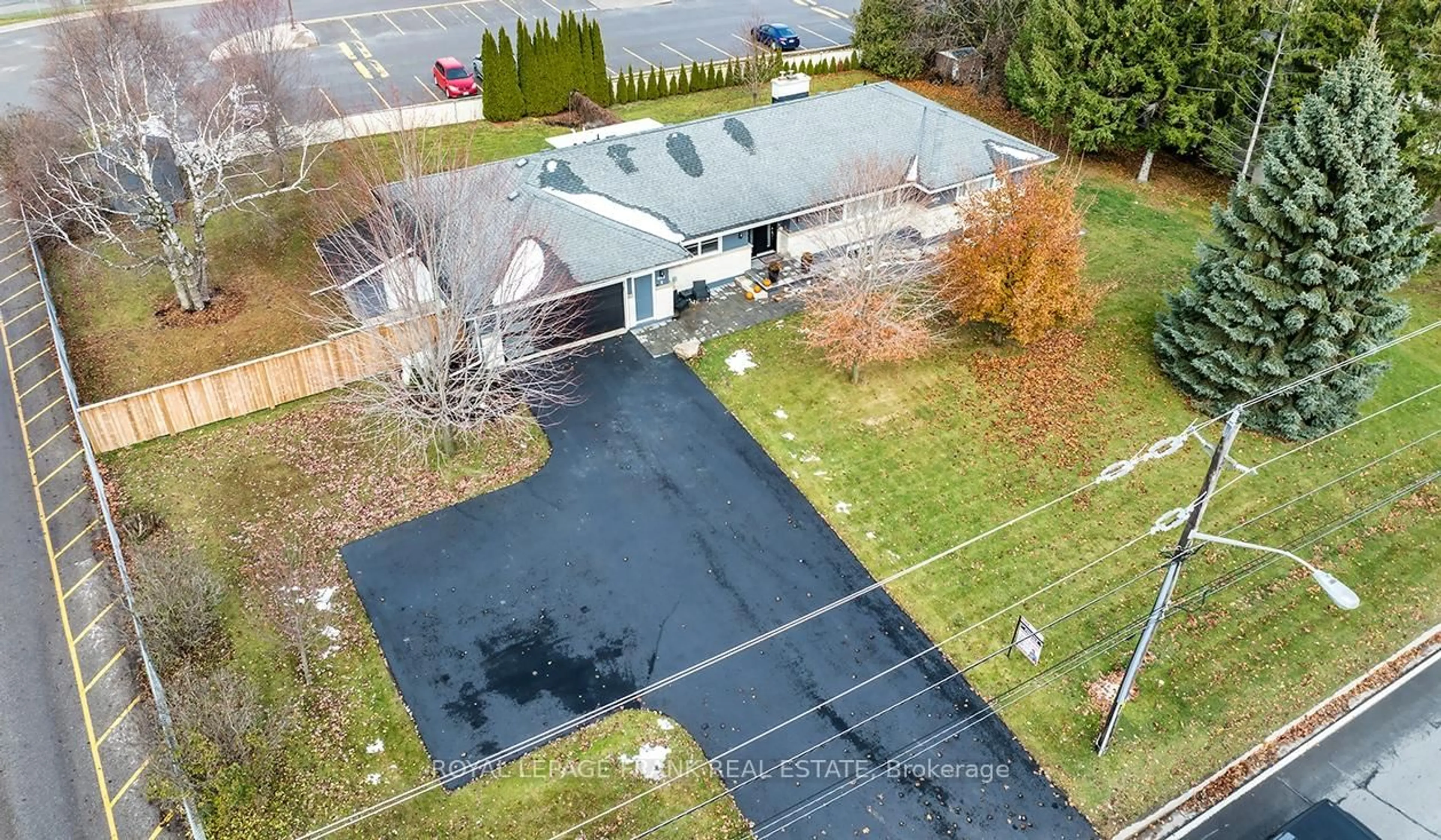 A pic from outside/outdoor area/front of a property/back of a property/a pic from drone, street for 1695 Scugog St, Scugog Ontario L9L 1K3