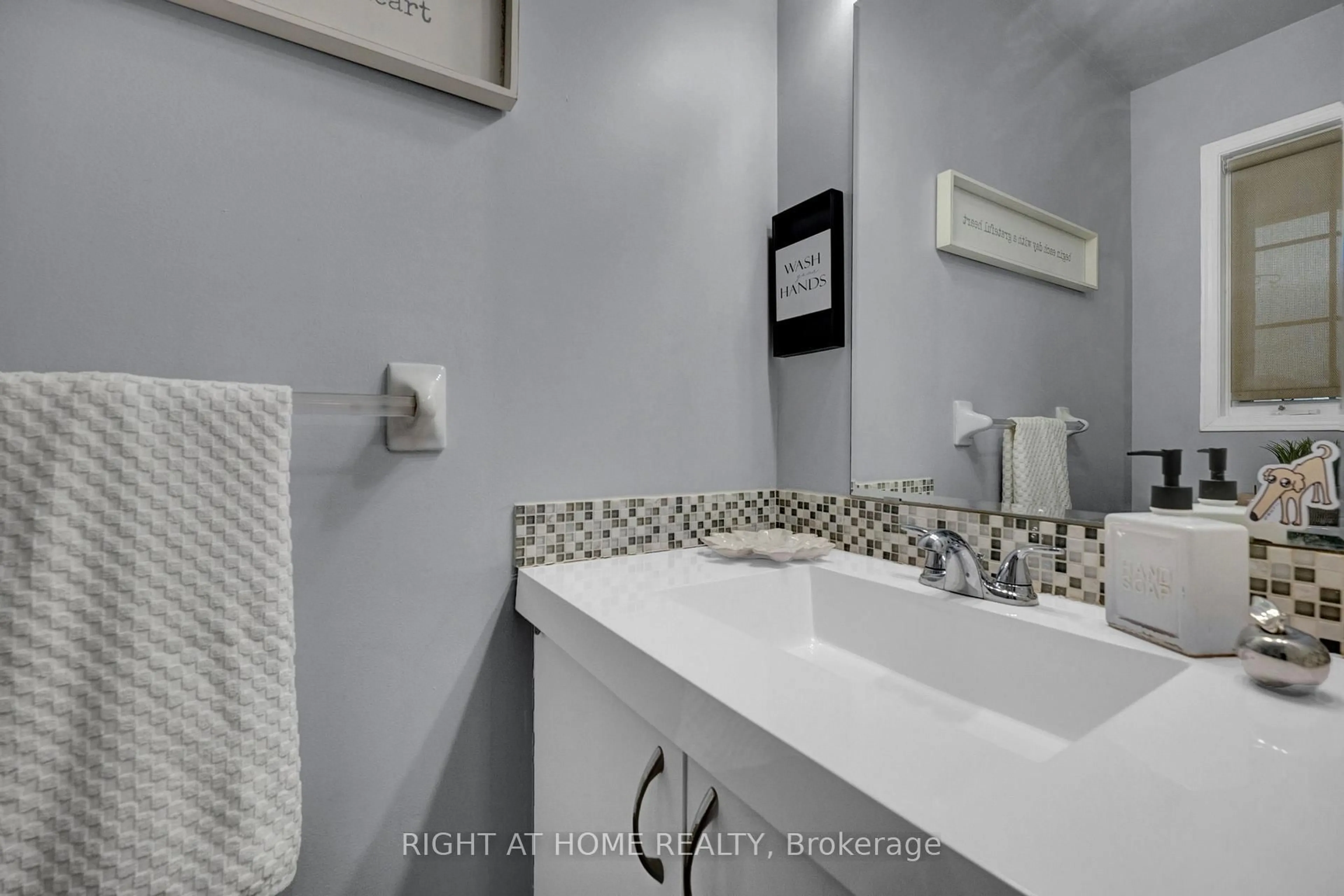 Standard bathroom, ceramic/tile floor for 83 Somerscales Dr, Clarington Ontario L1C 5B7