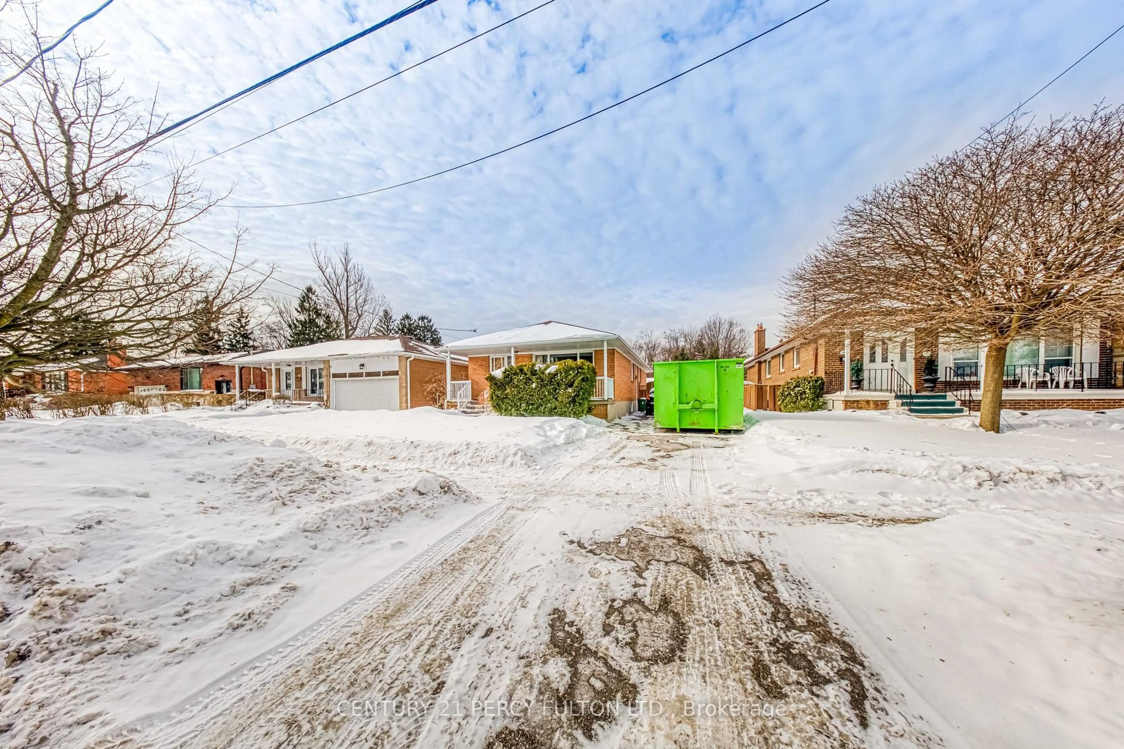 A pic from outside/outdoor area/front of a property/back of a property/a pic from drone, street for 120 Poplar Rd, Toronto Ontario M1E 1Z6