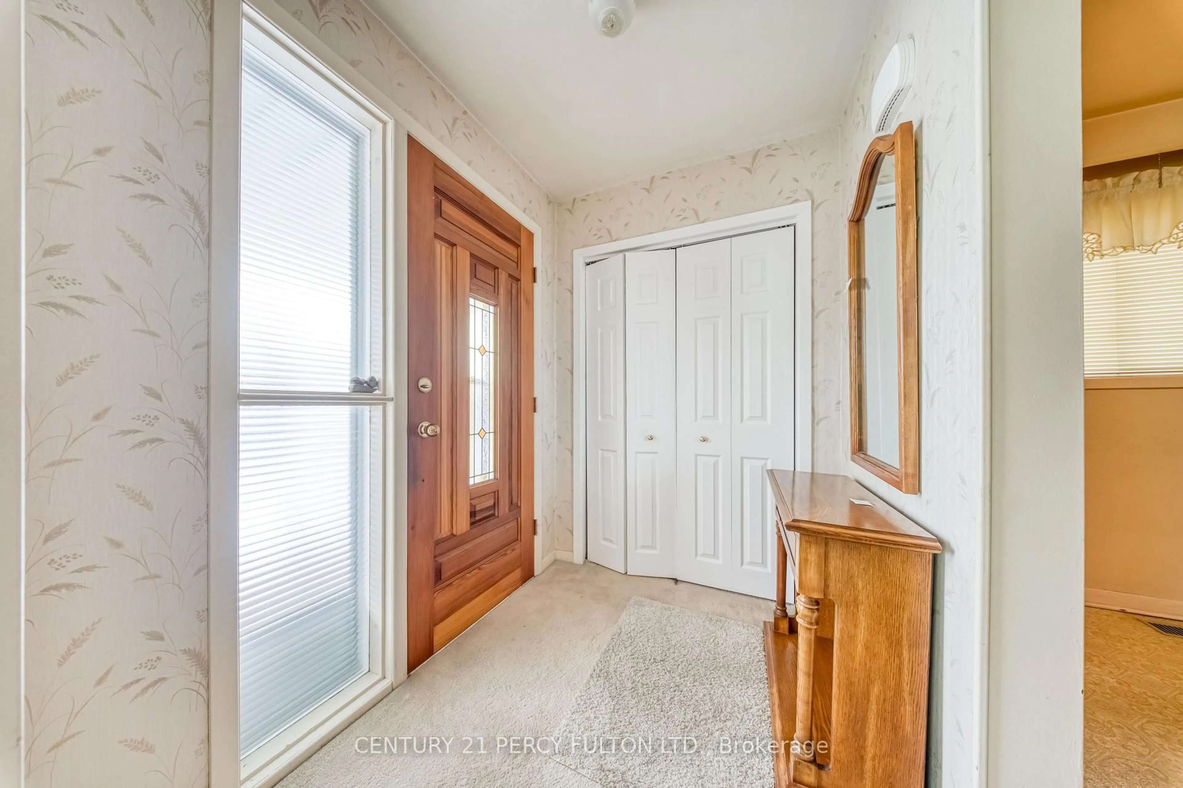 Indoor entryway for 120 Poplar Rd, Toronto Ontario M1E 1Z6