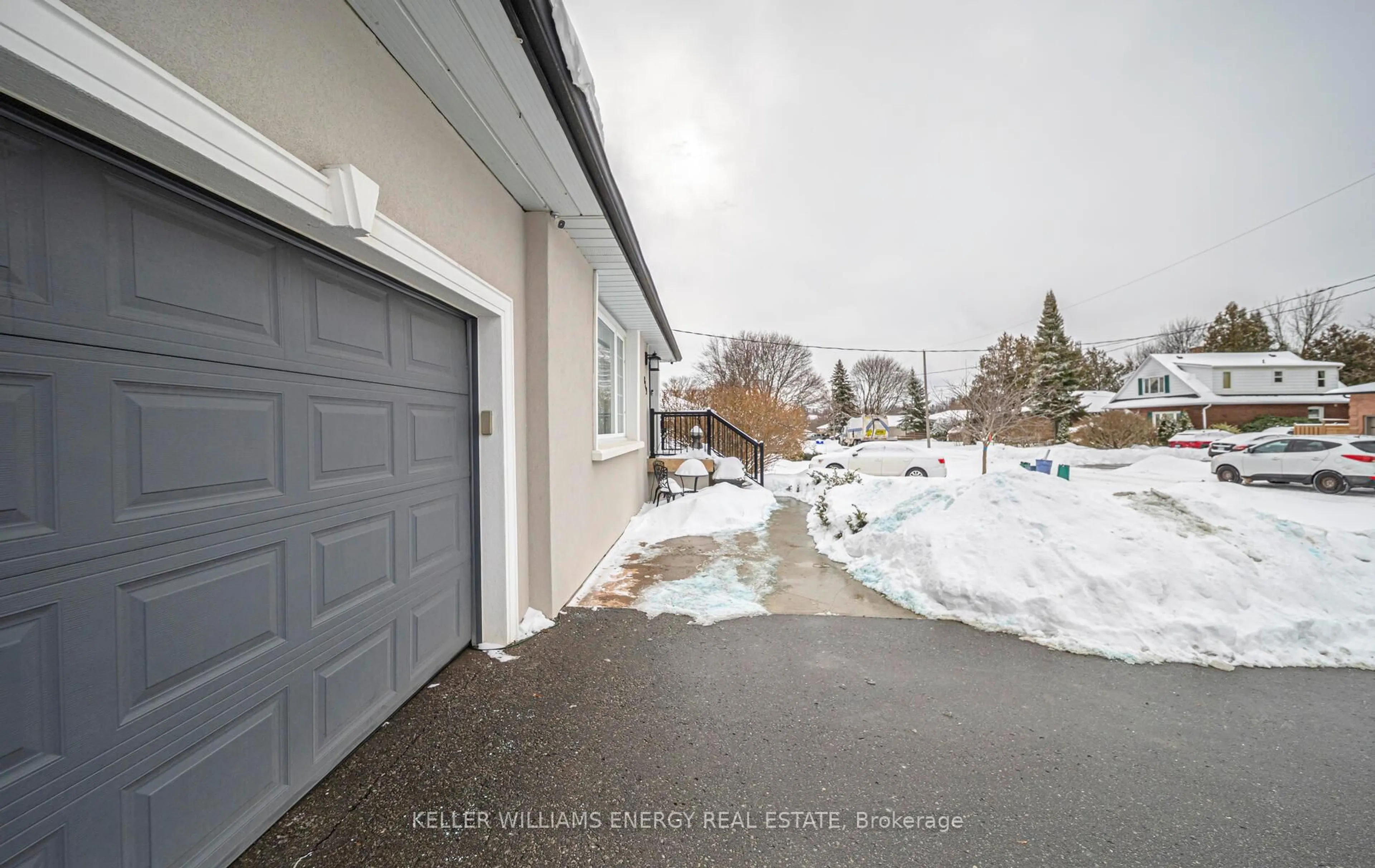 Unknown for 849 Byron St, Whitby Ontario L1N 4N8