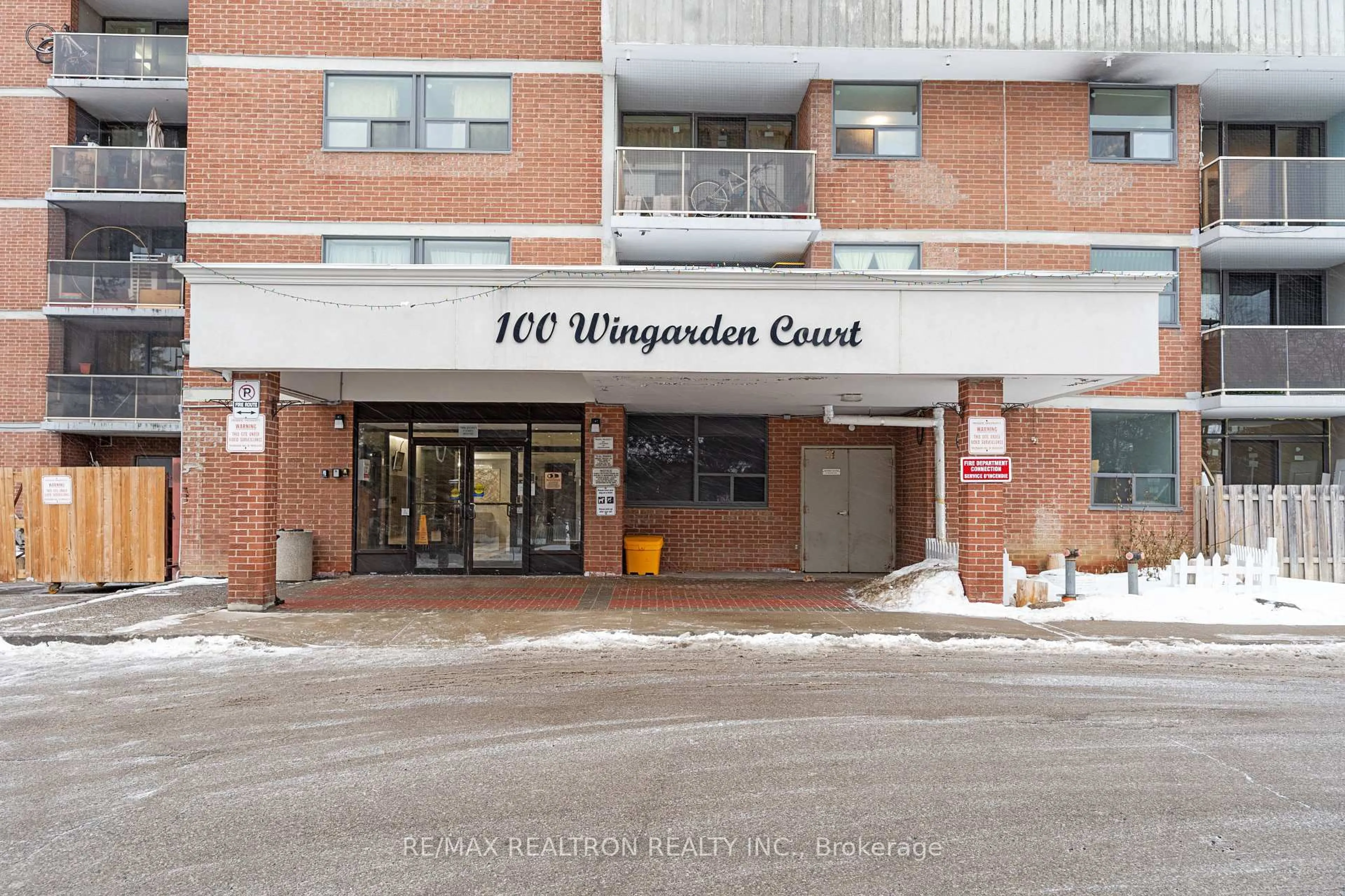 Indoor foyer for 100 Wingarden Crt #910, Toronto Ontario M1B 2P4