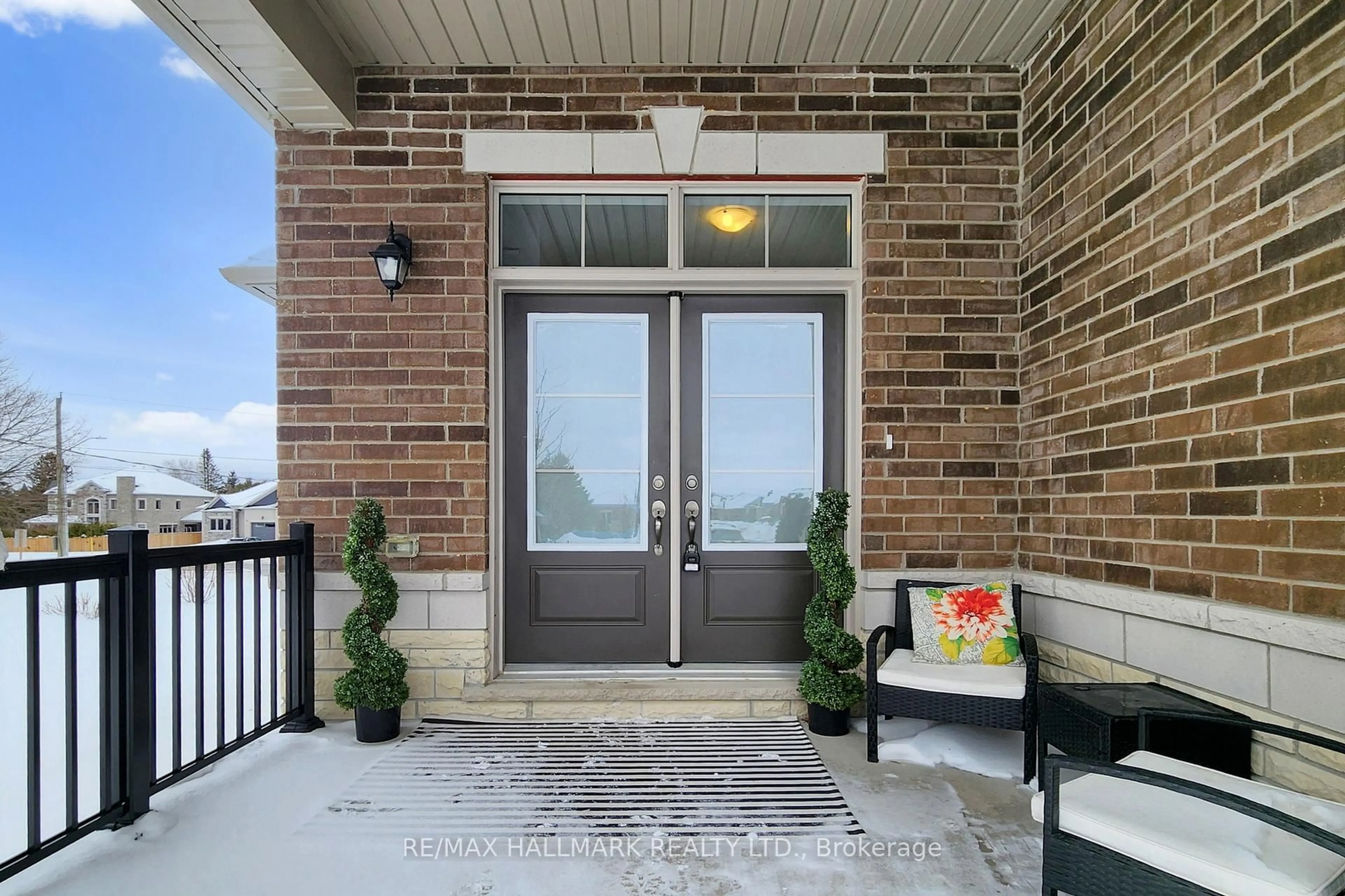 Indoor entryway for 2 Holtby Crt, Scugog Ontario L9L 0B4