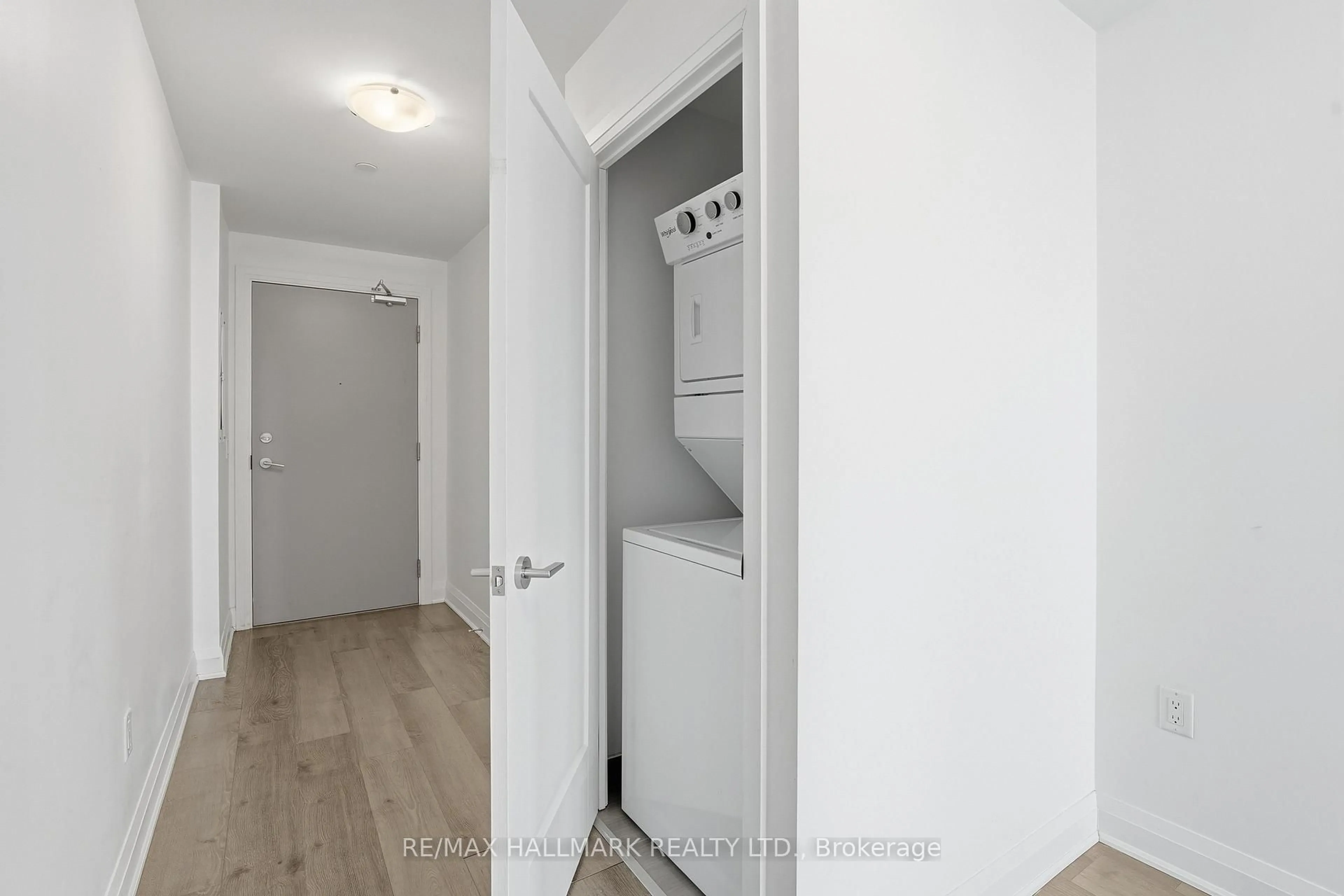 Laundry room for 3220 Sheppard Ave #220, Toronto Ontario M1T 0B7