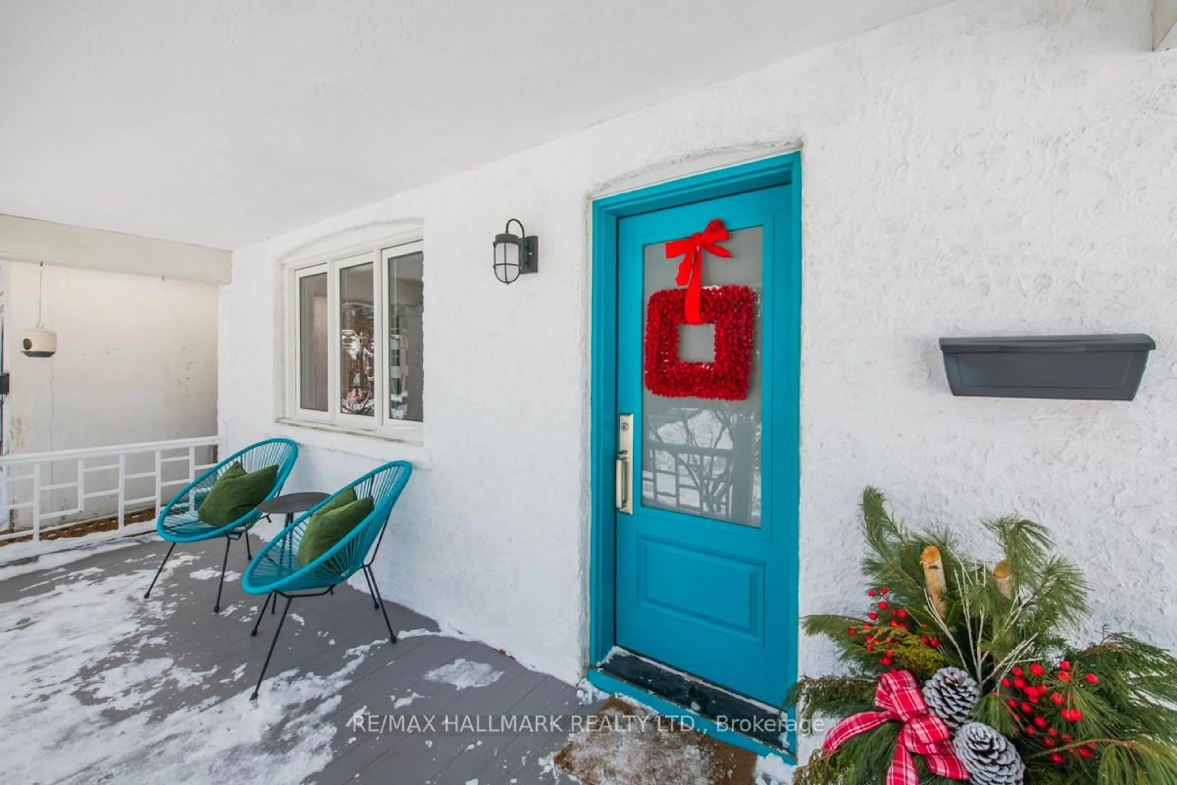 Indoor entryway for 120 Warden Ave, Toronto Ontario M1N 2Z4