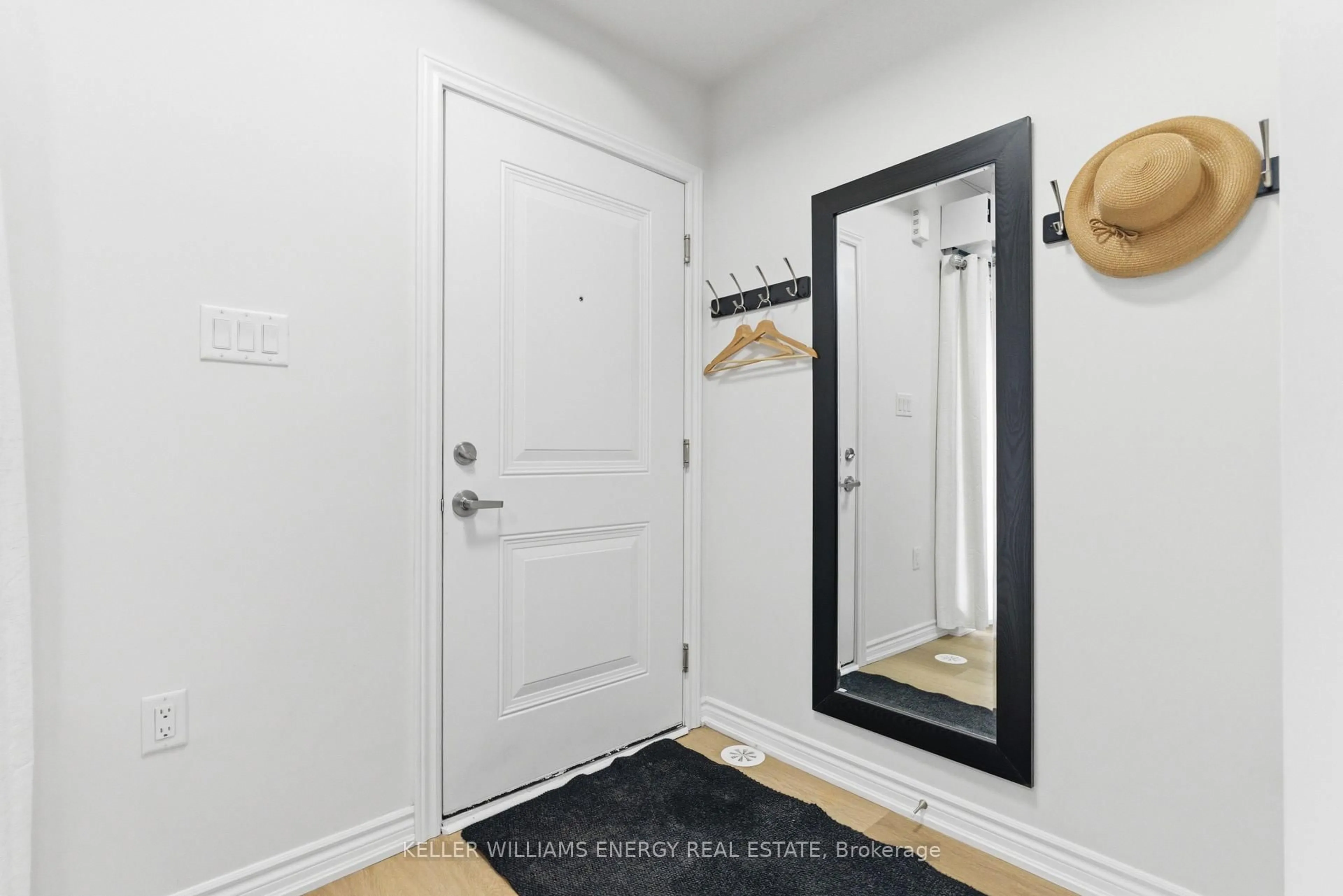 Indoor entryway for 475 Beresford Path #7, Oshawa Ontario L1H 0B2