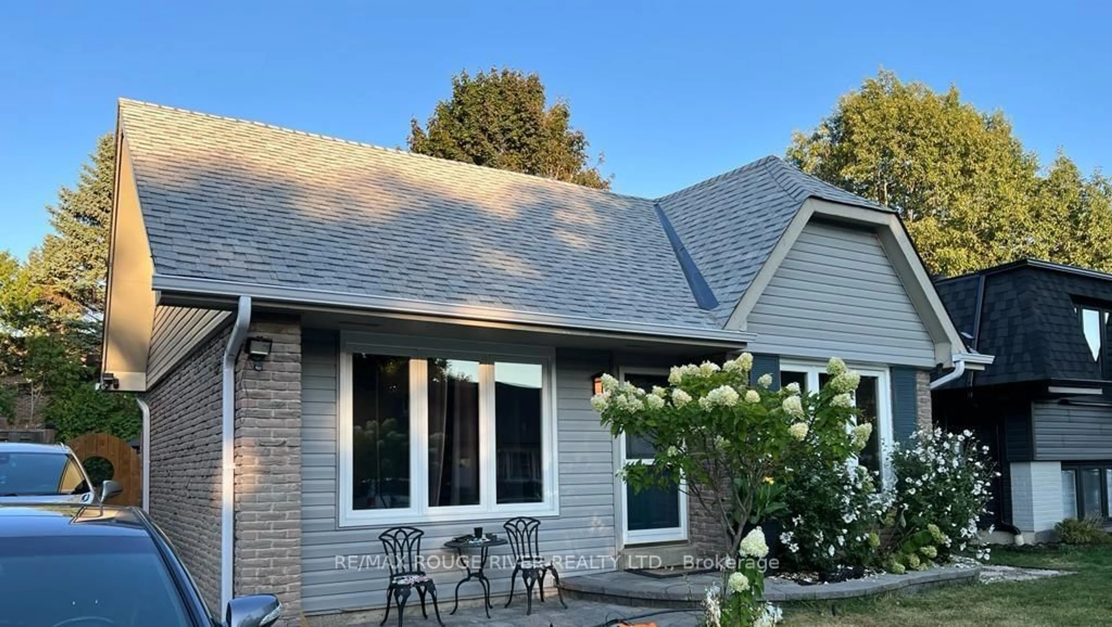 Home with vinyl exterior material, unknown for 5 Glenmount Crt, Whitby Ontario L1N 5M7