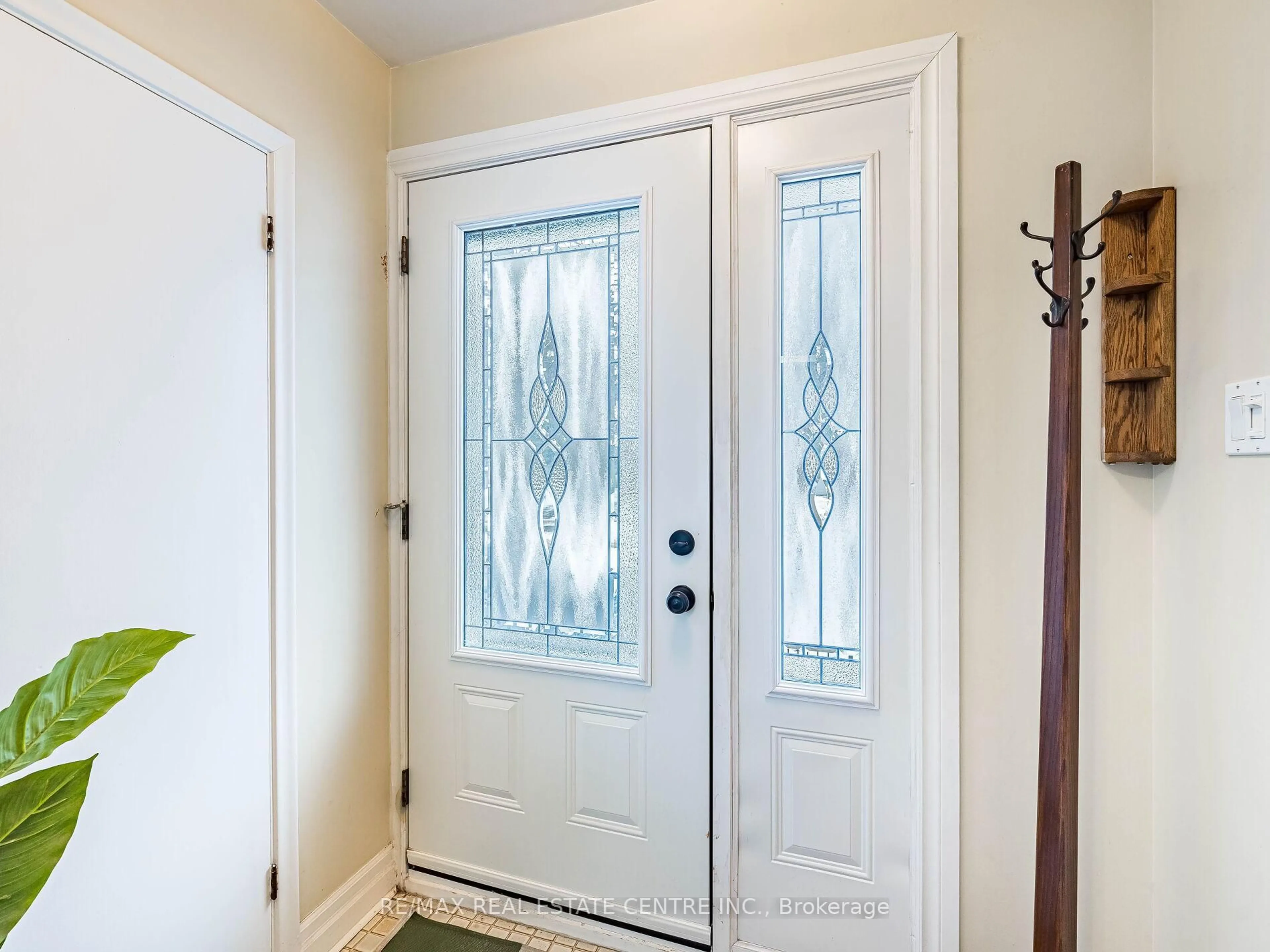 Indoor entryway for 34 Waterfield Dr, Toronto Ontario M1P 3W7