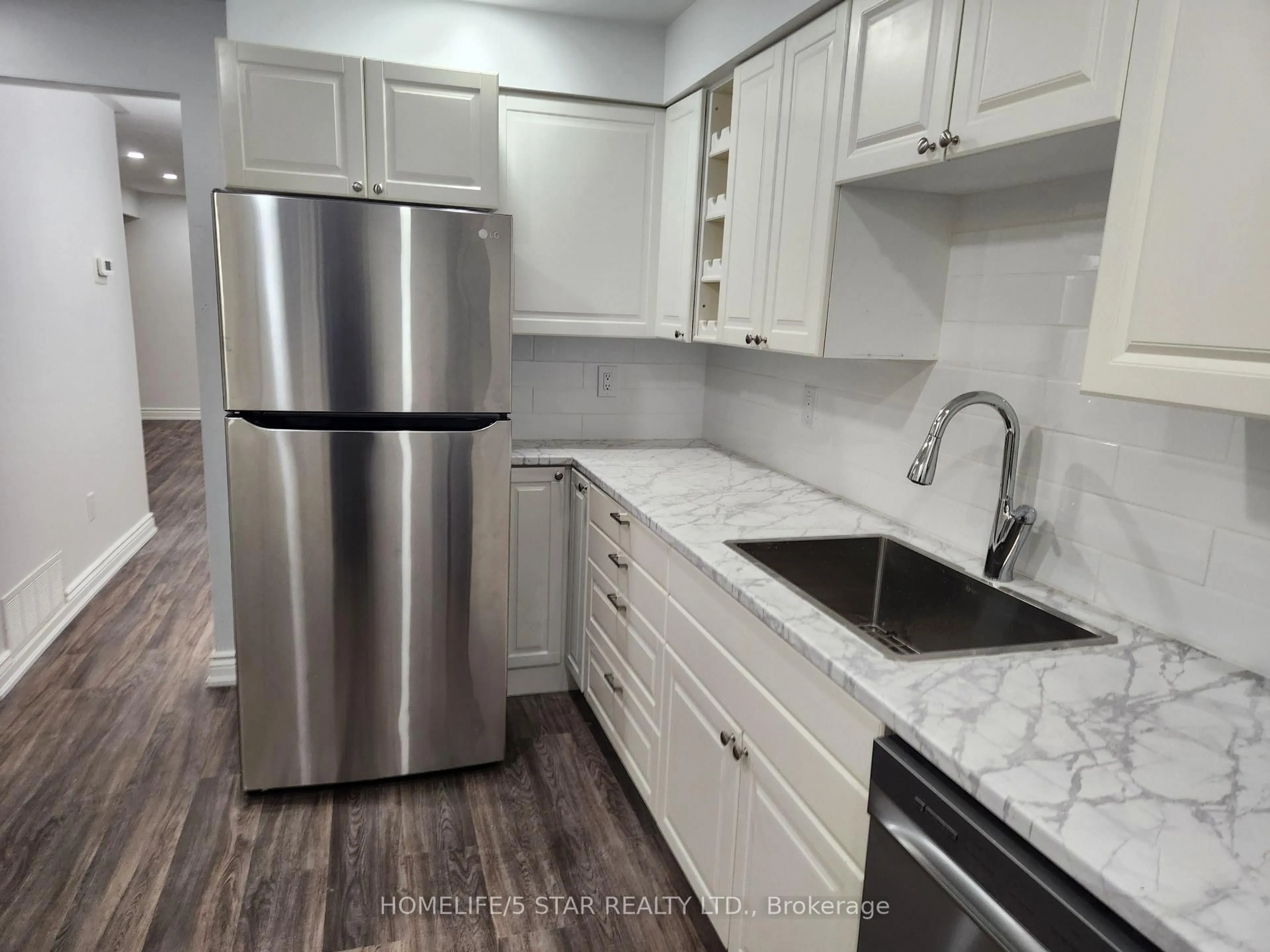 Standard kitchen, unknown for 44 ARDGOWAN Cres, Toronto Ontario M1V 1B3