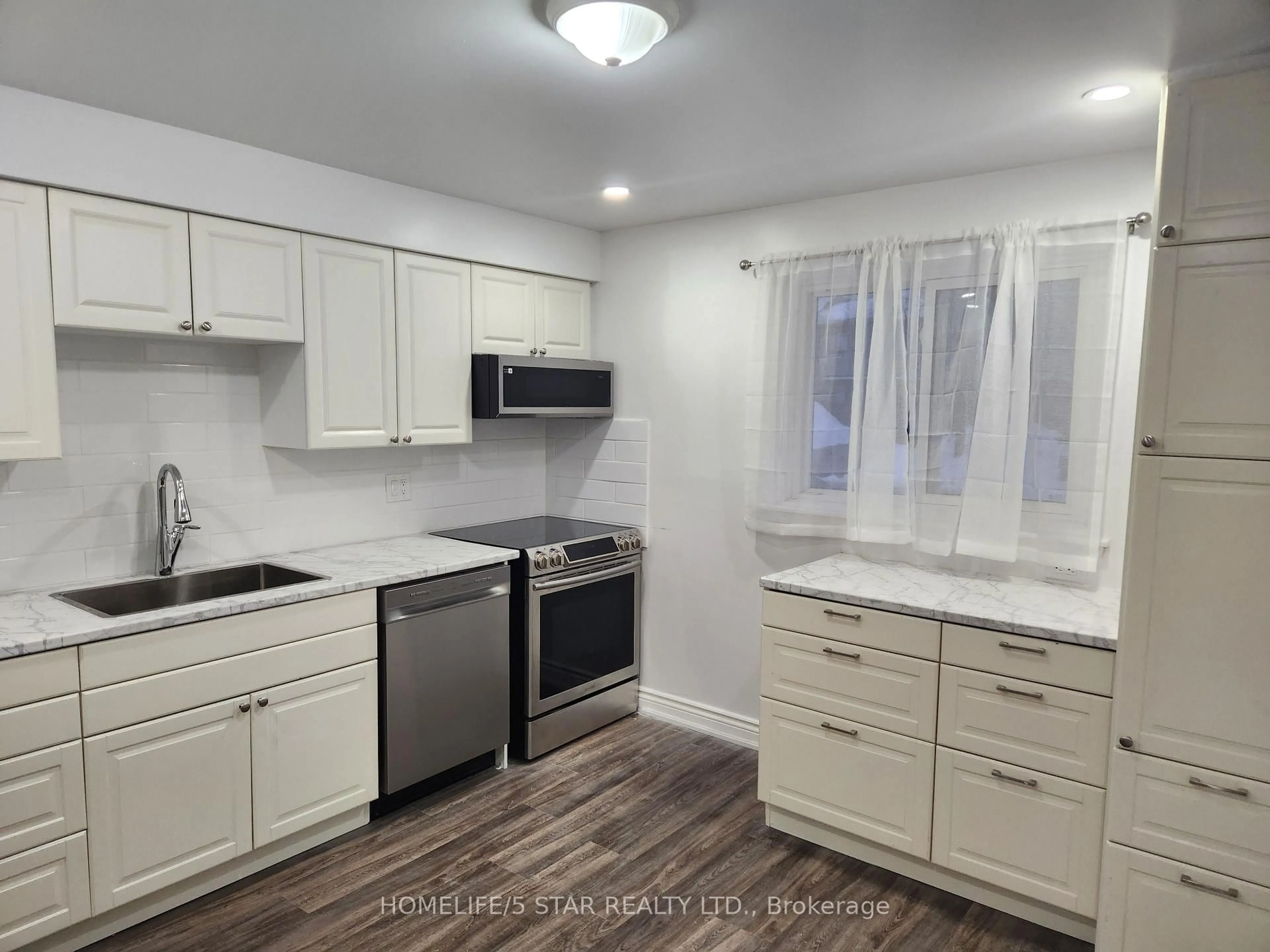 Standard kitchen, unknown for 44 ARDGOWAN Cres, Toronto Ontario M1V 1B3