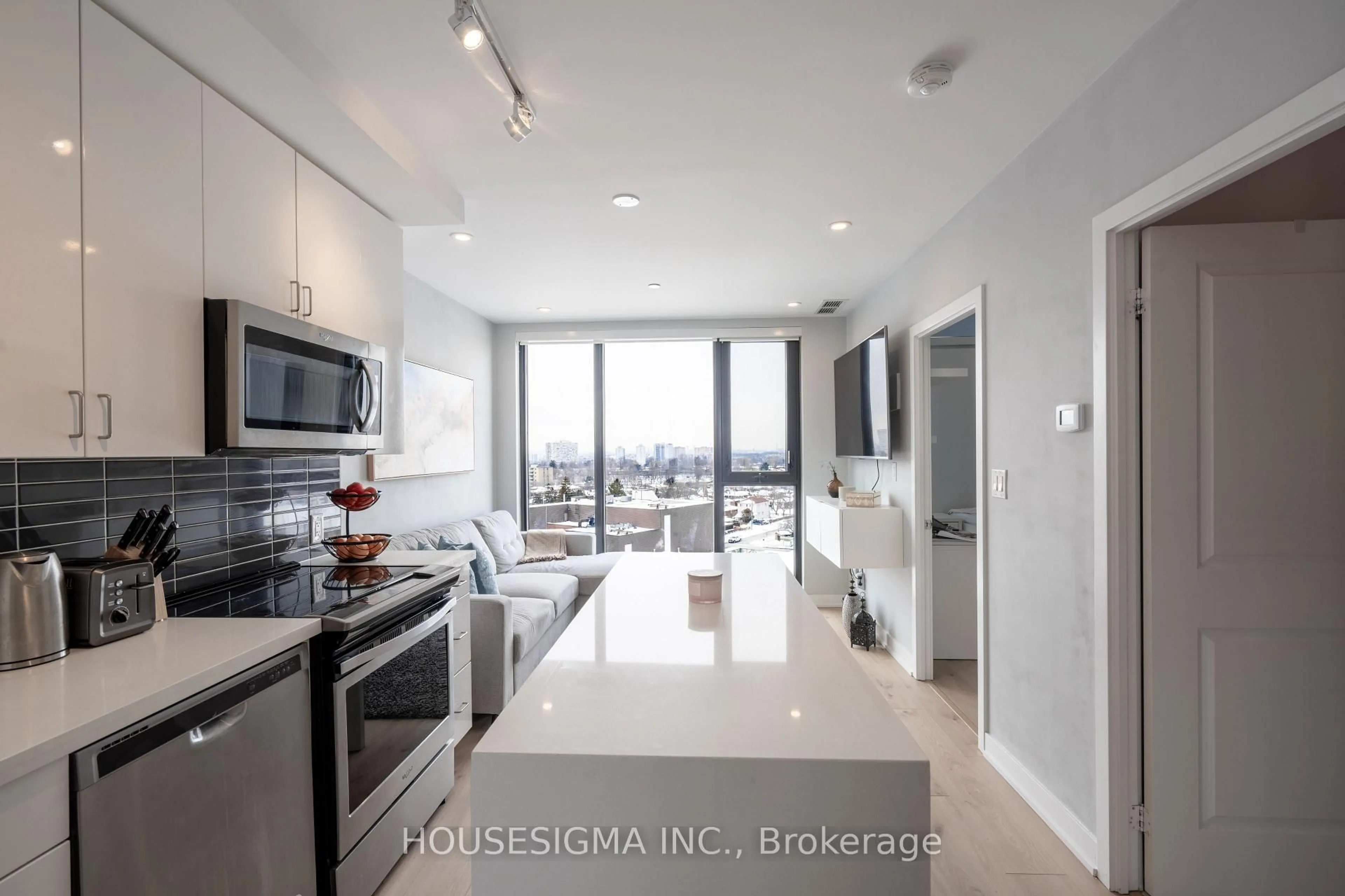 Open concept kitchen, ceramic/tile floor for 2799 Kingston Rd #901, Toronto Ontario M1M 0E3