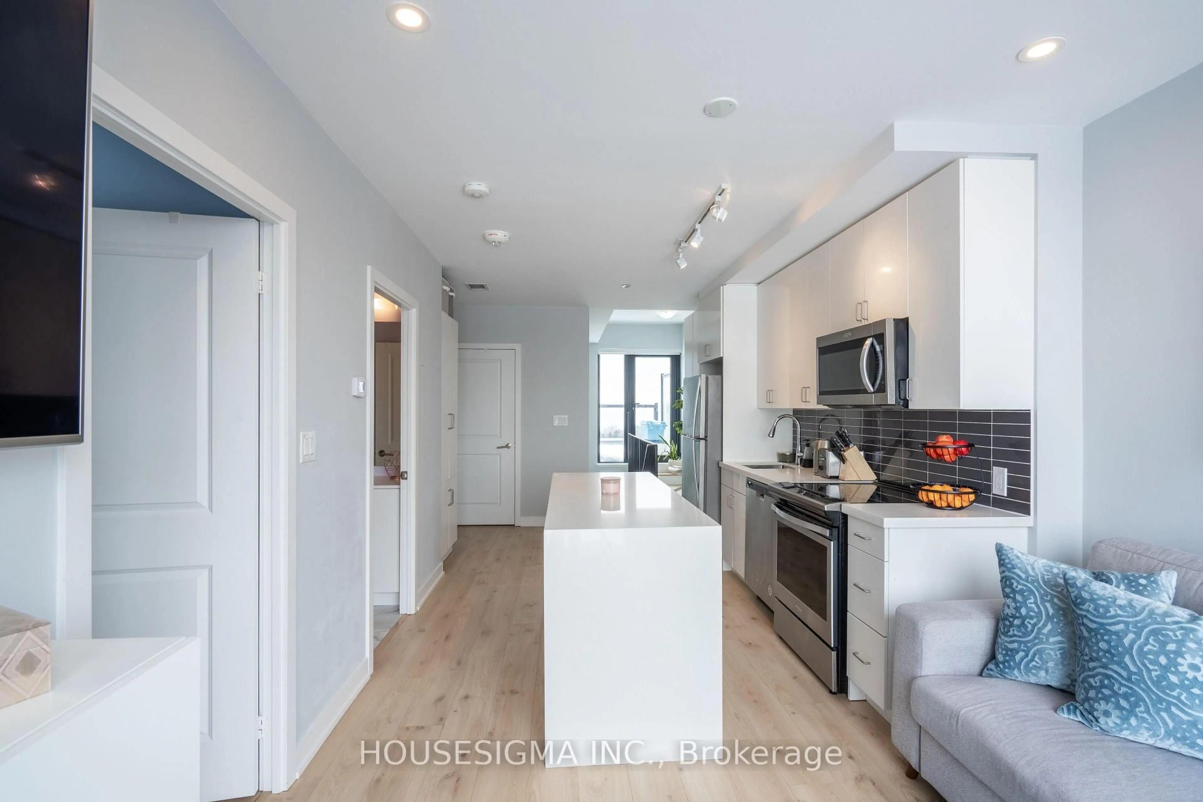 Open concept kitchen, unknown for 2799 Kingston Rd #901, Toronto Ontario M1M 0E3