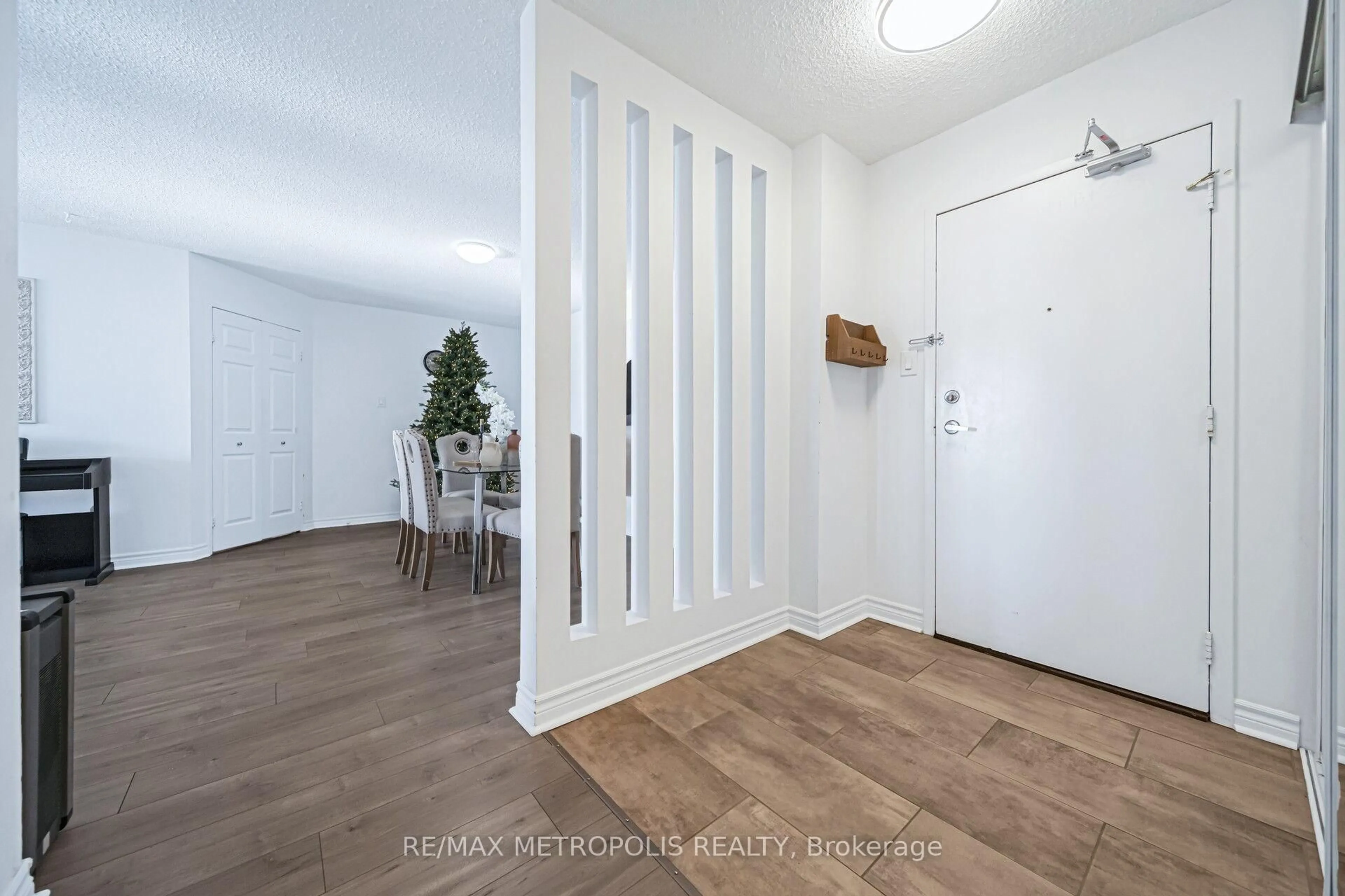 Indoor entryway for 2330 Bridletowne Circ #2212, Toronto Ontario M1W 3P6