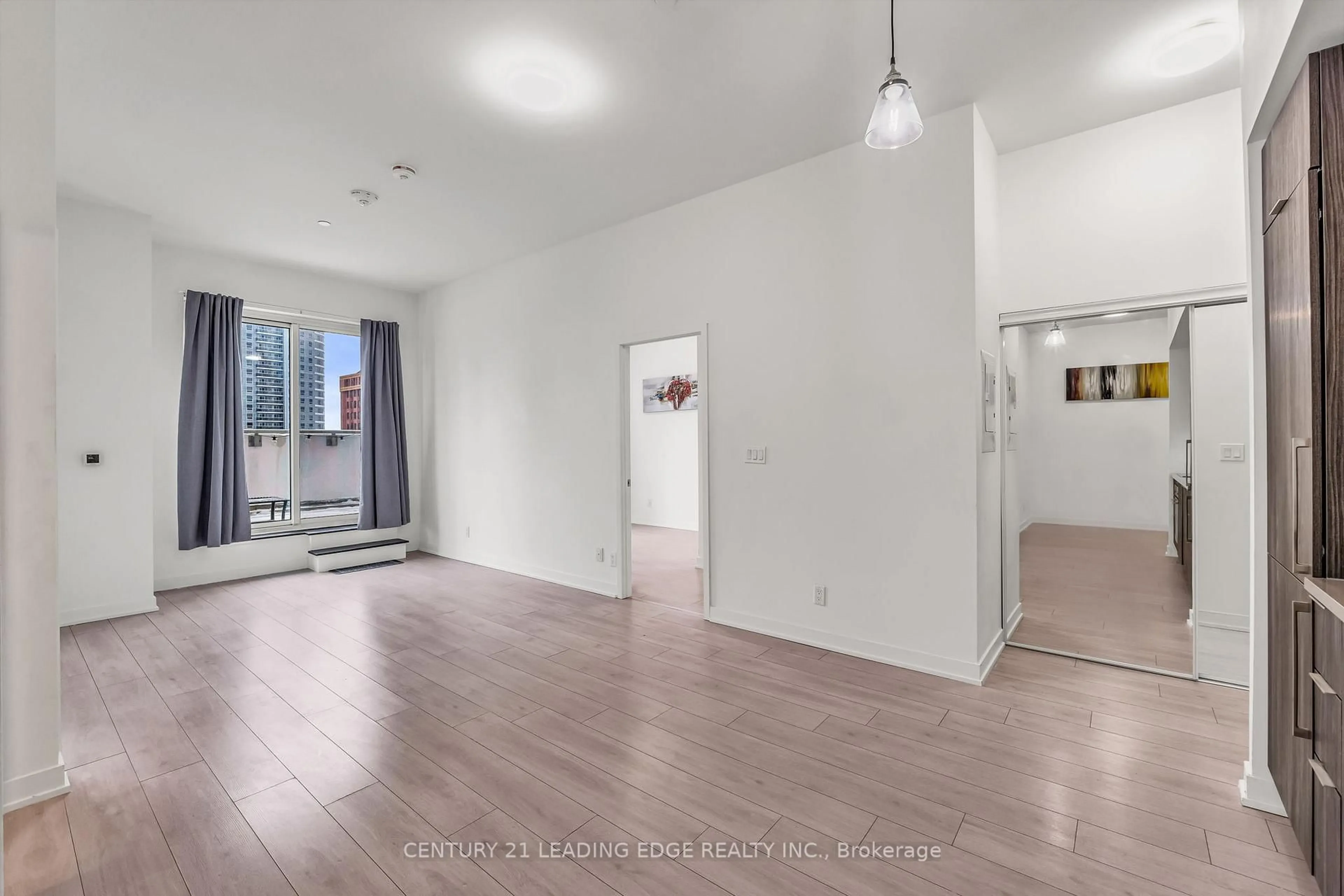 A pic of a room for 2033 Kennedy Rd #810, Toronto Ontario M1T 3G2